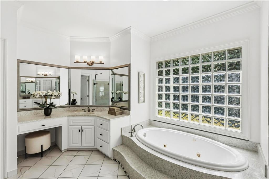 9170 Nesbit Lakes Drive