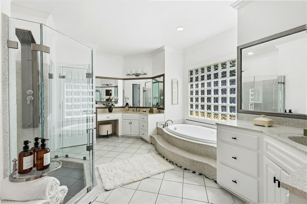 9170 Nesbit Lakes Drive