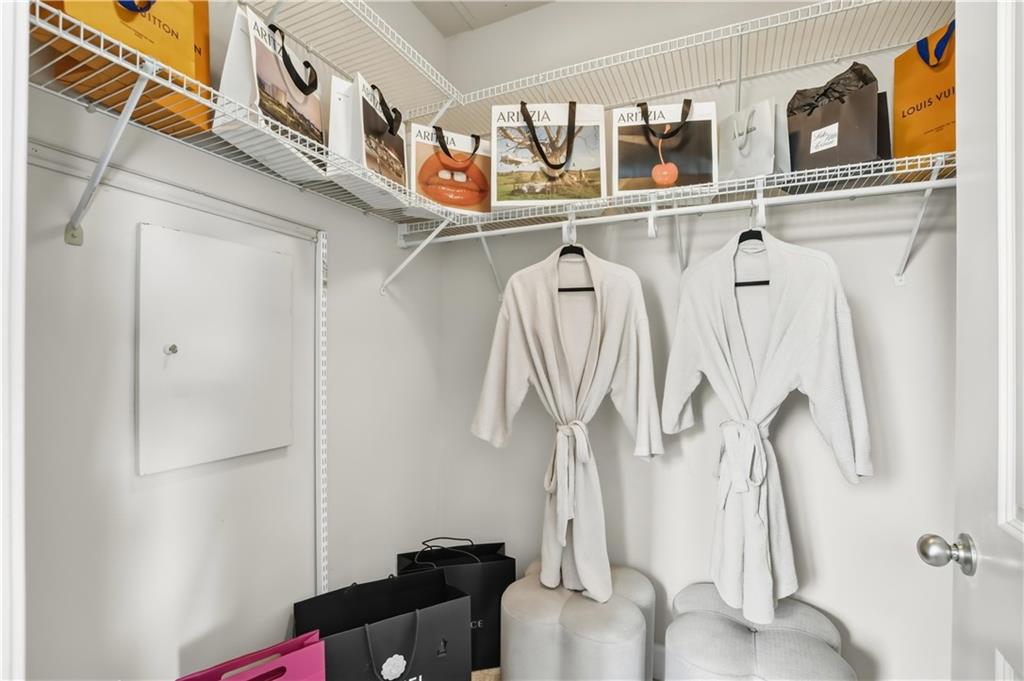 2626 Peachtree Road NW Unit 606