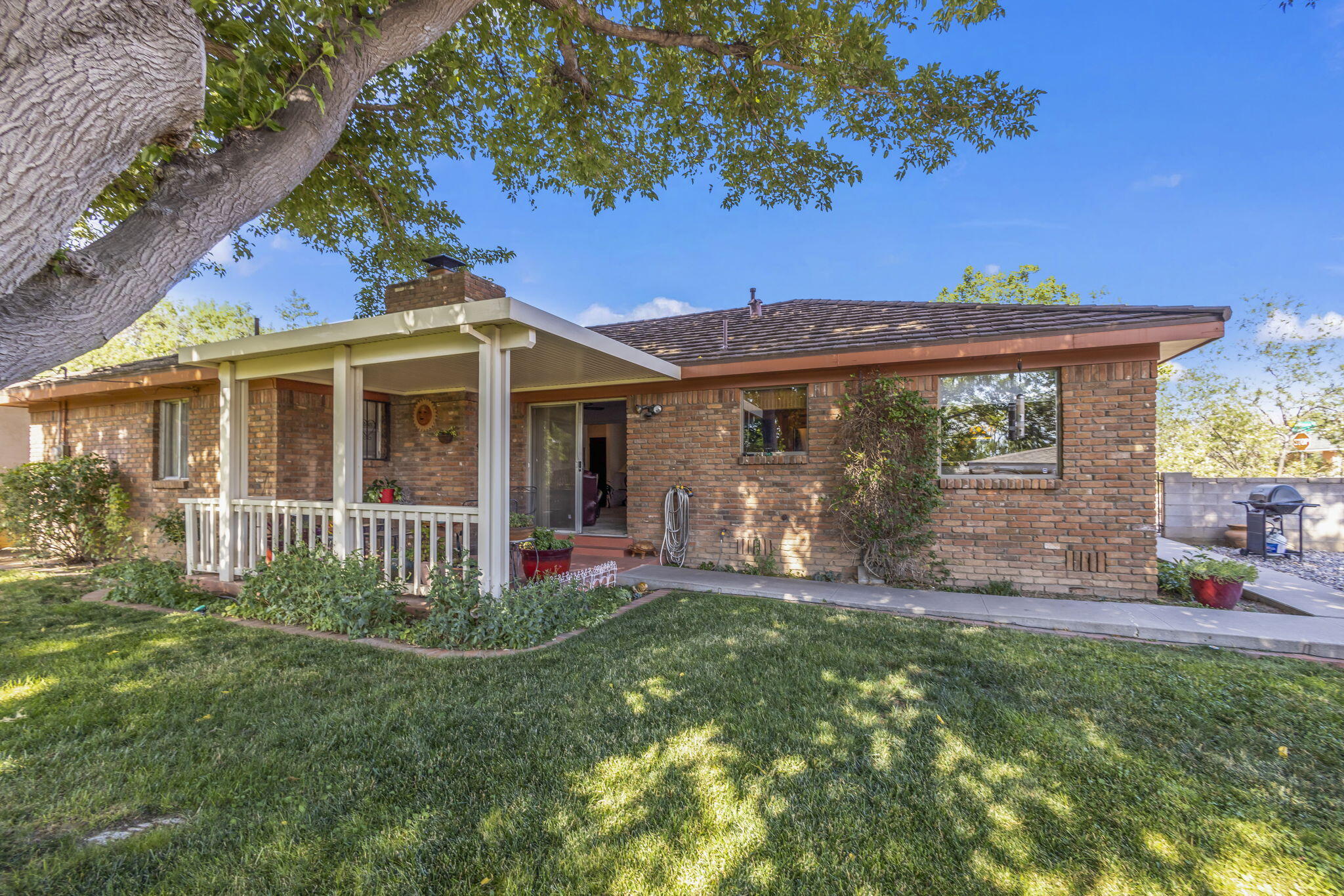 1701 Bellehaven Court NE