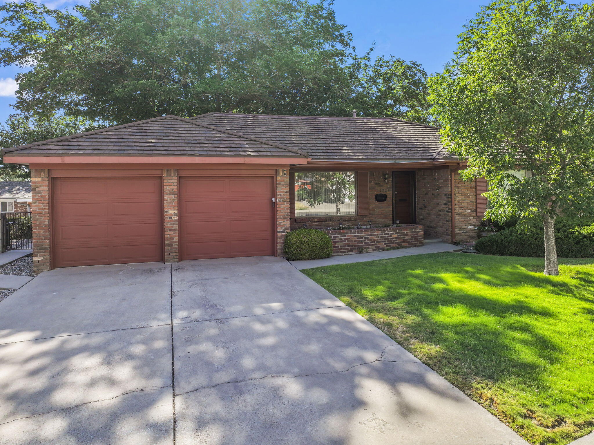 1701 Bellehaven Court NE