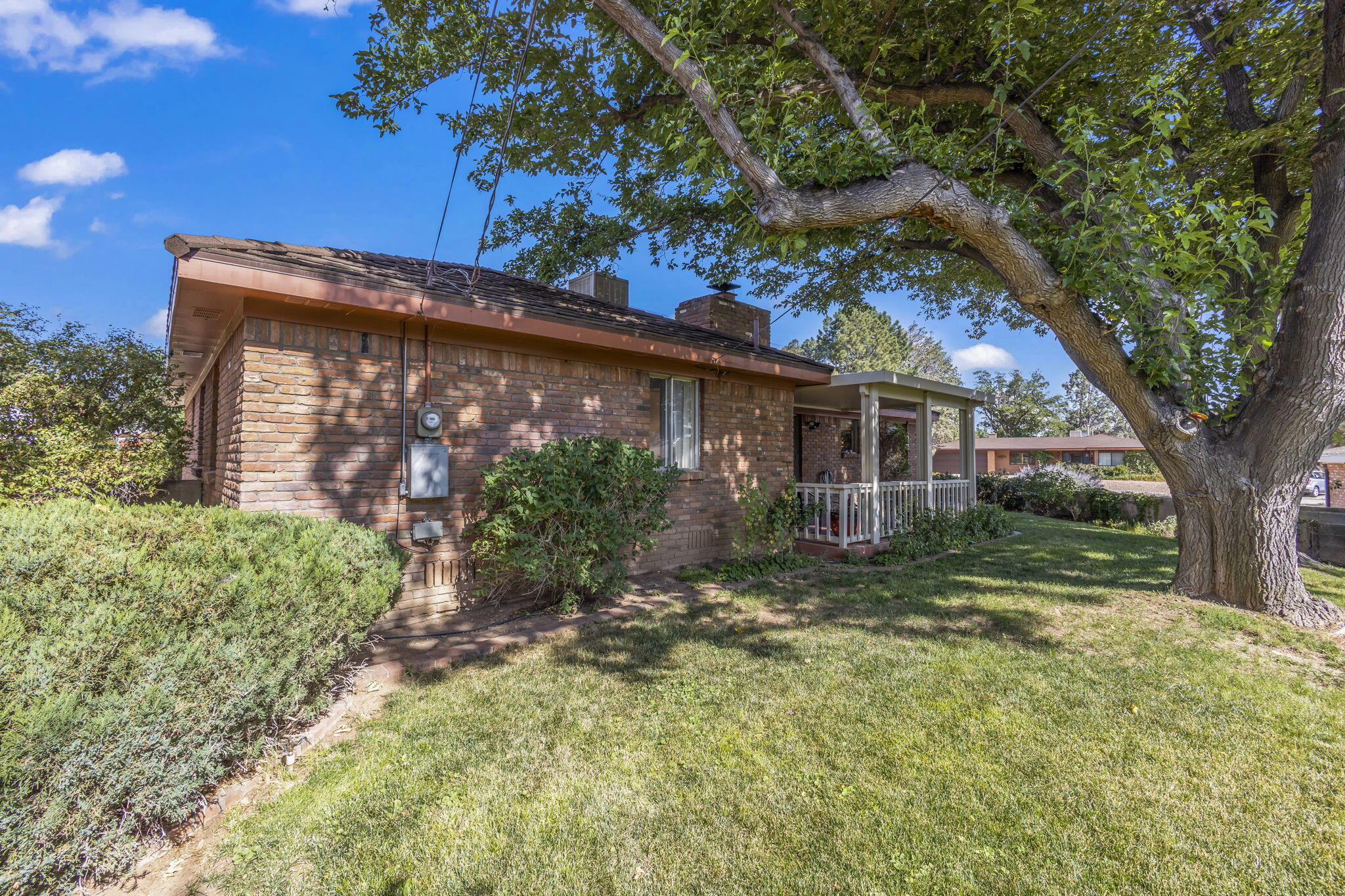 1701 Bellehaven Court NE