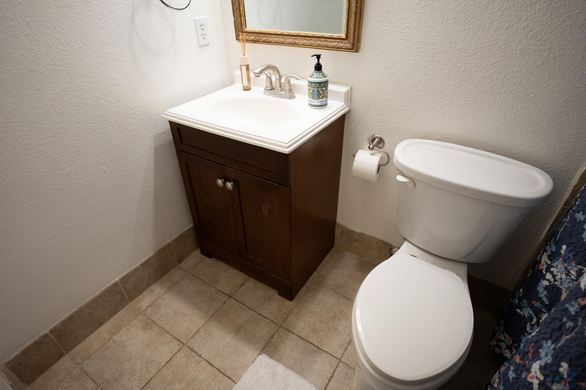 911 Country Club Drive SE F