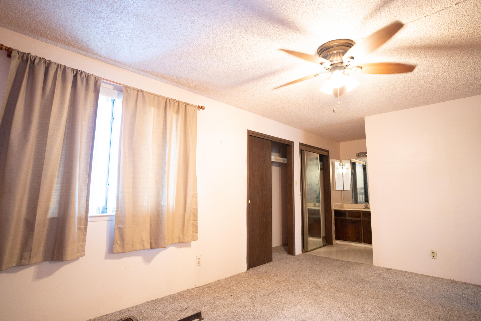 19 Lakeshore Drive NE