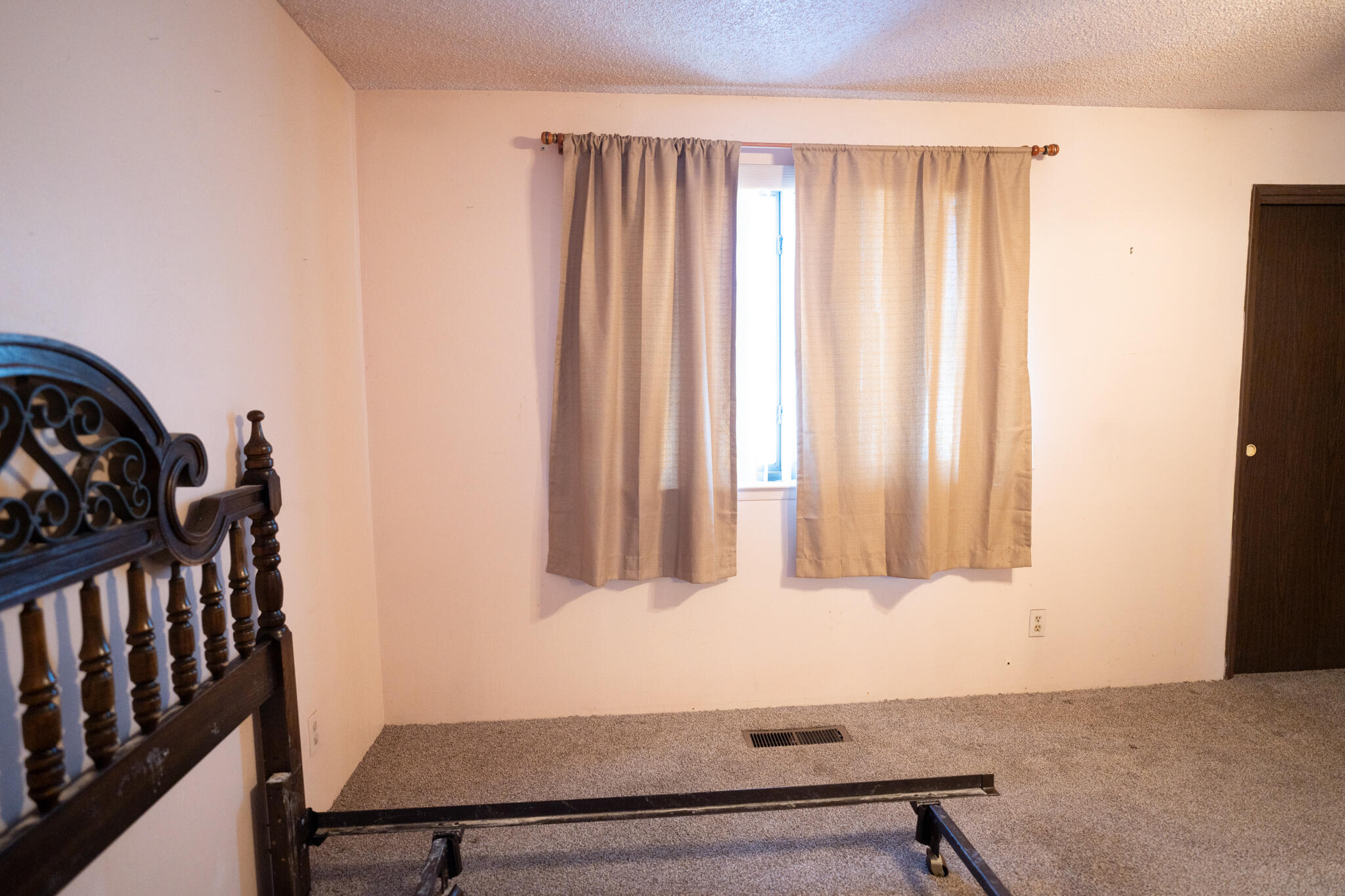 19 Lakeshore Drive NE