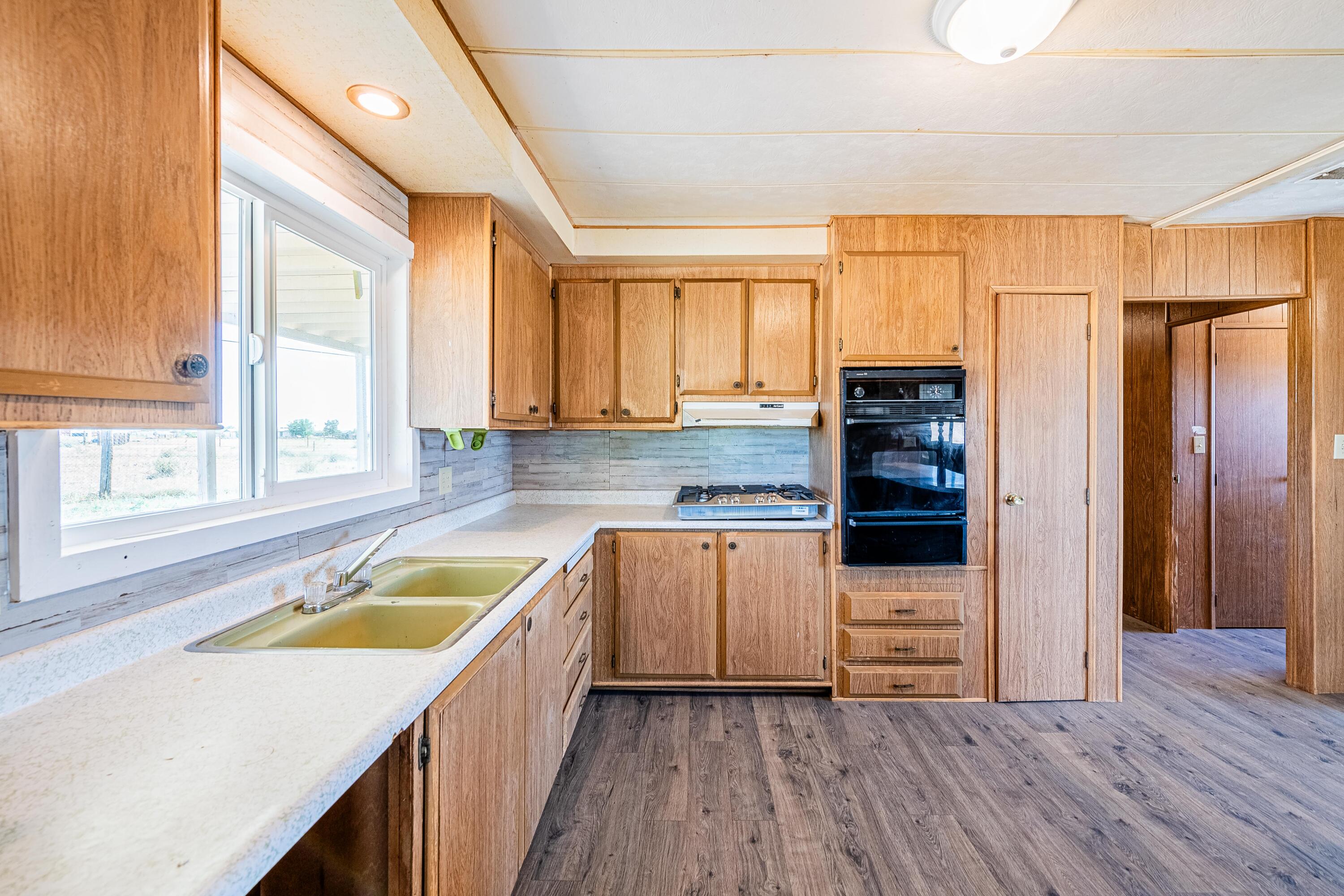 10 MEADOW LAKE Court