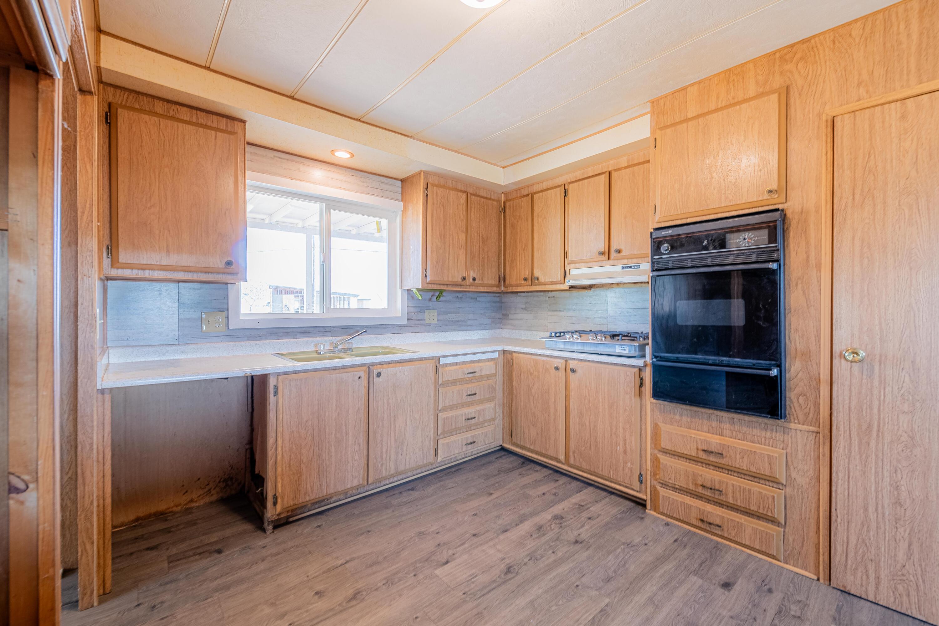 10 MEADOW LAKE Court