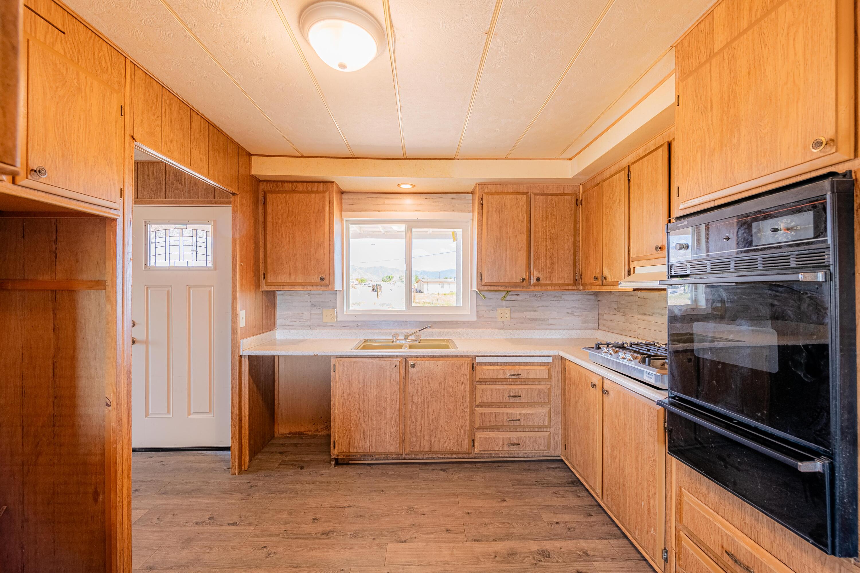 10 MEADOW LAKE Court