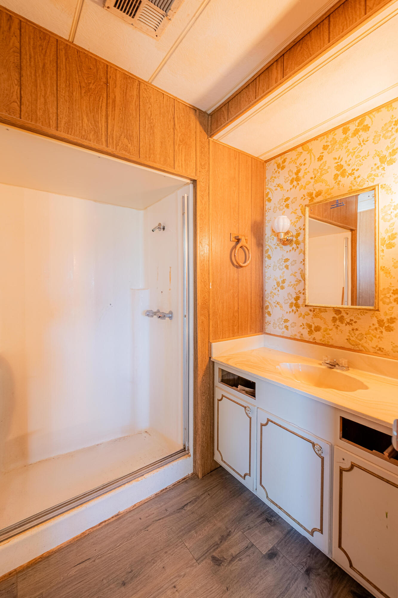 10 MEADOW LAKE Court