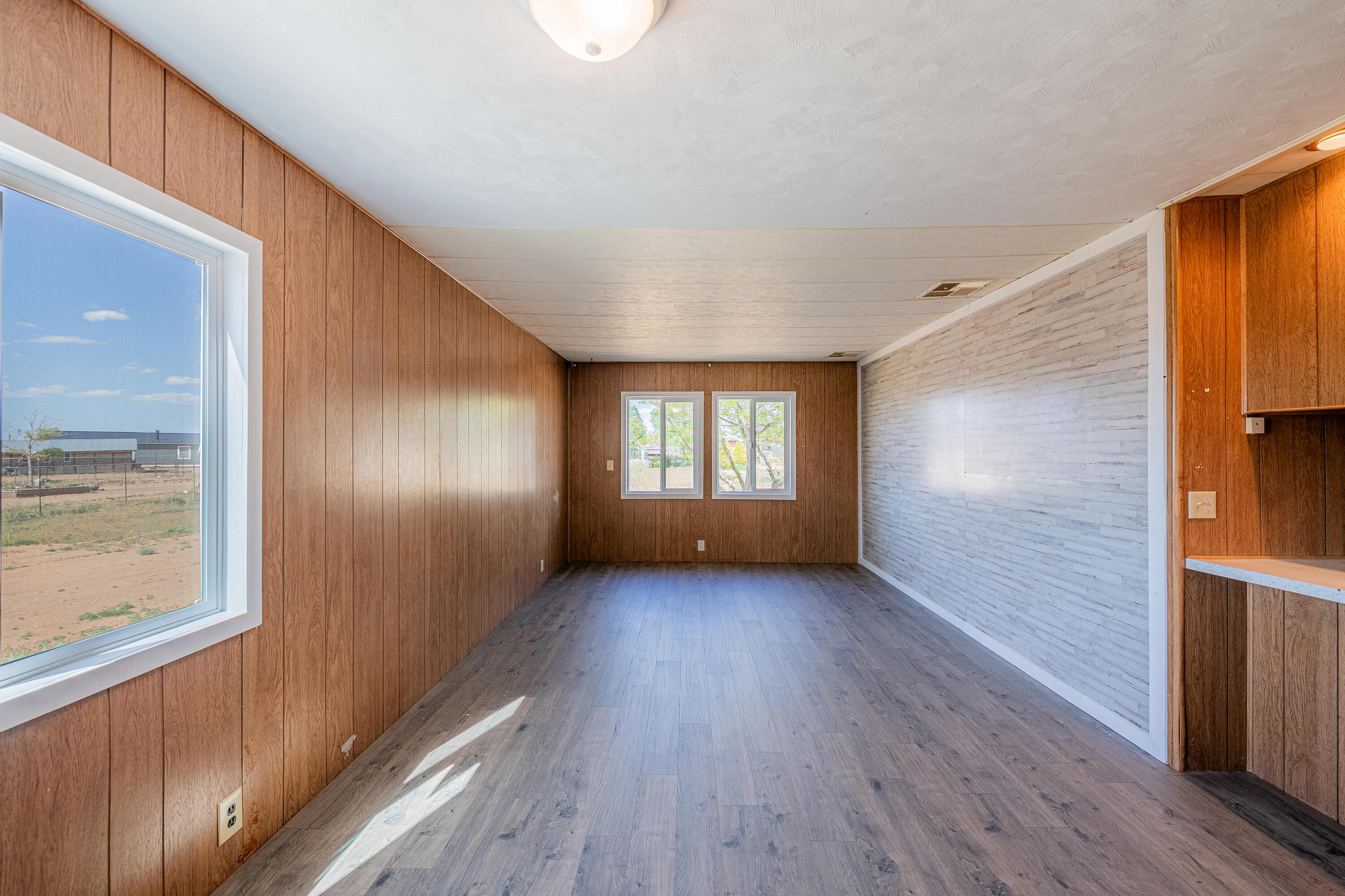 10 MEADOW LAKE Court
