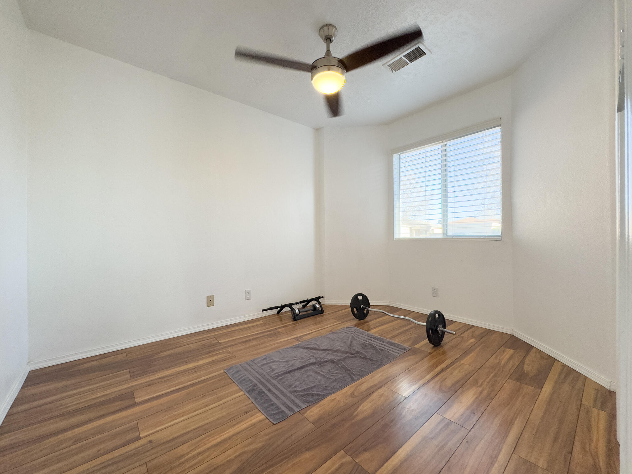 1960 Strawberry Drive NE