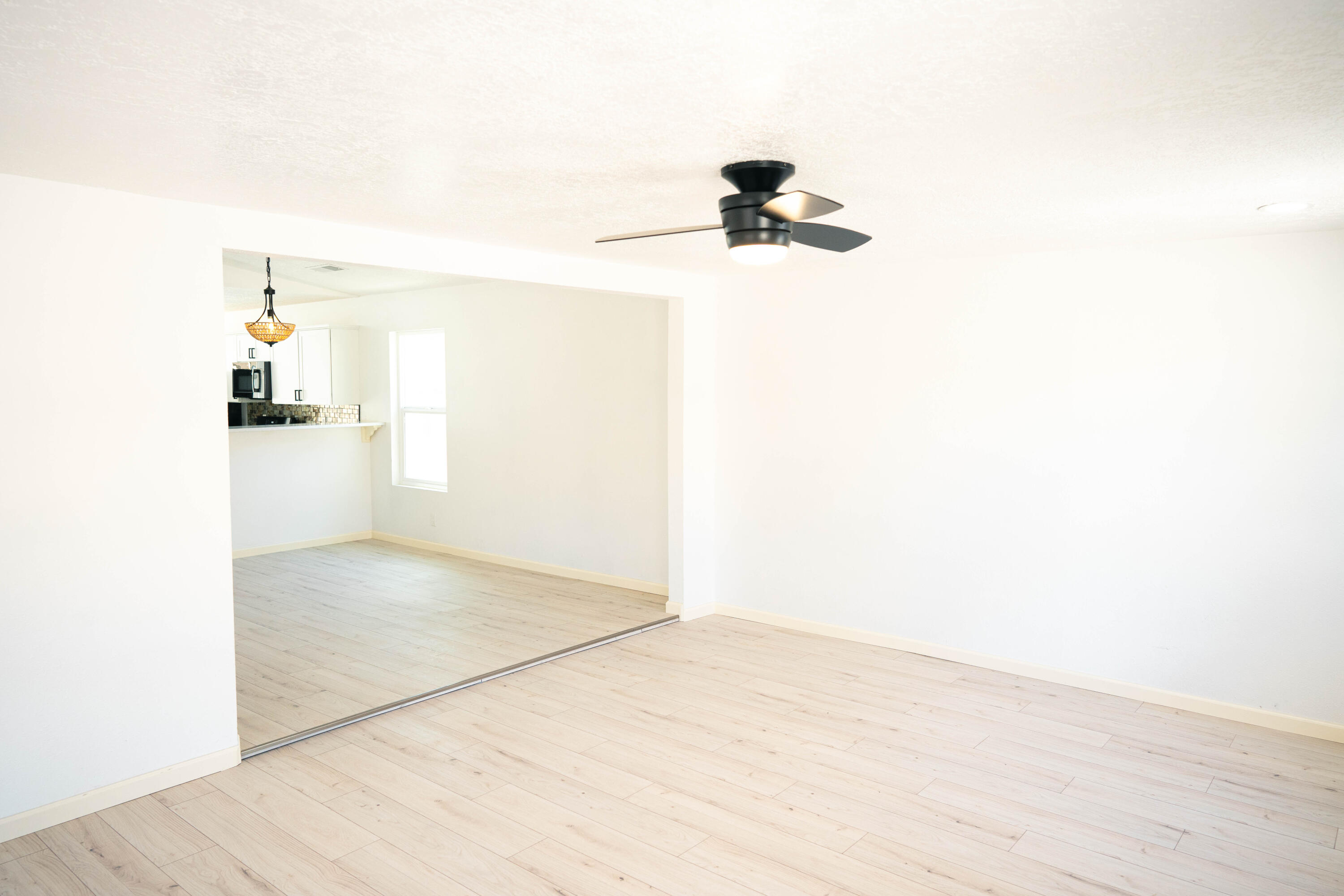 935 Peacock Drive SW