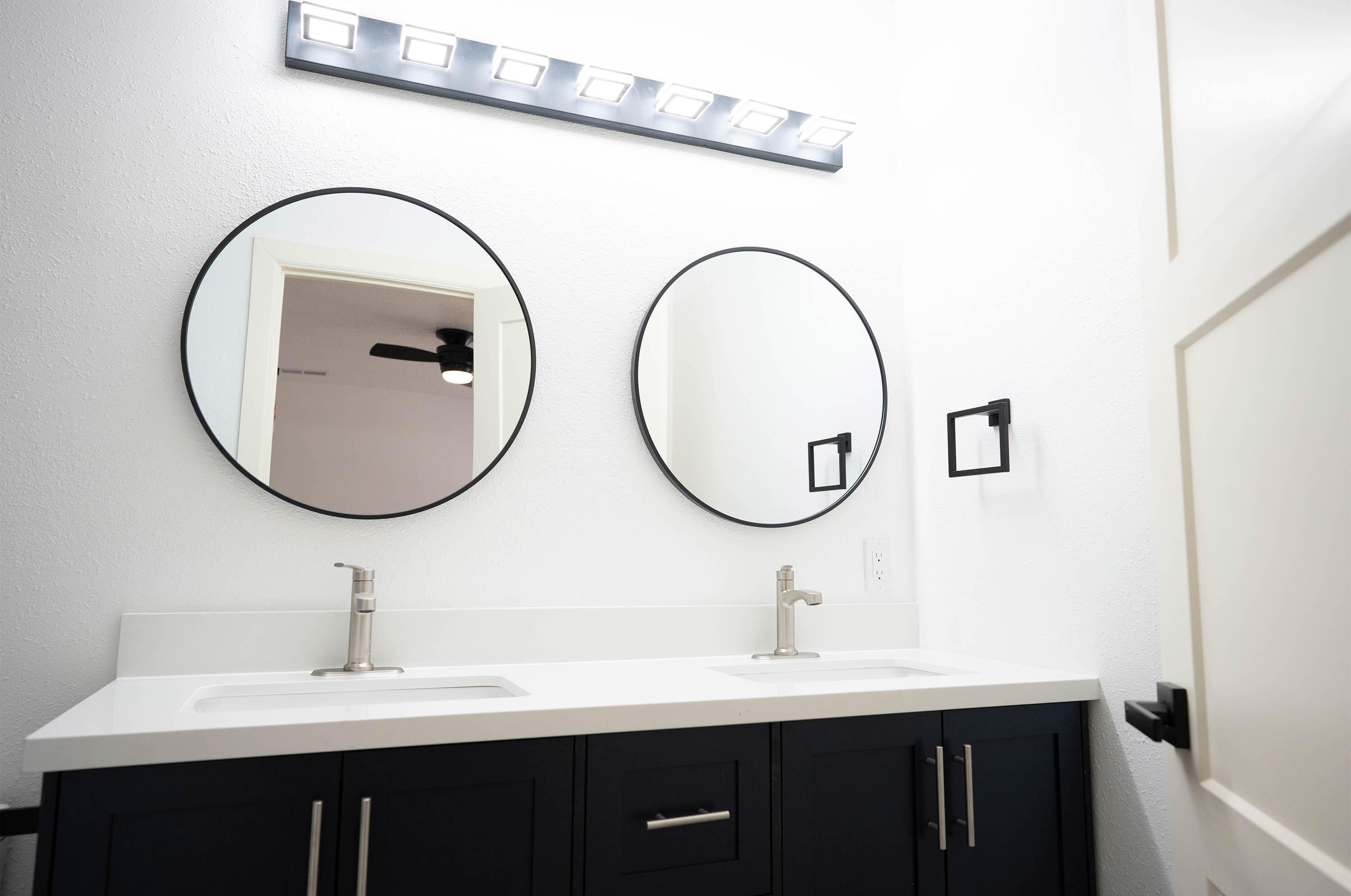 935 Peacock Drive SW