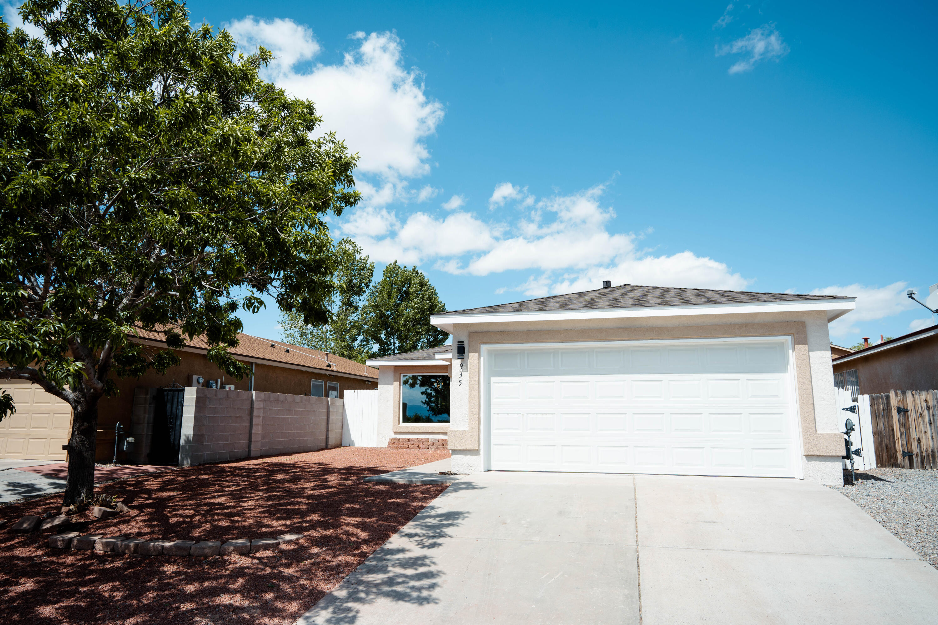 935 Peacock Drive SW