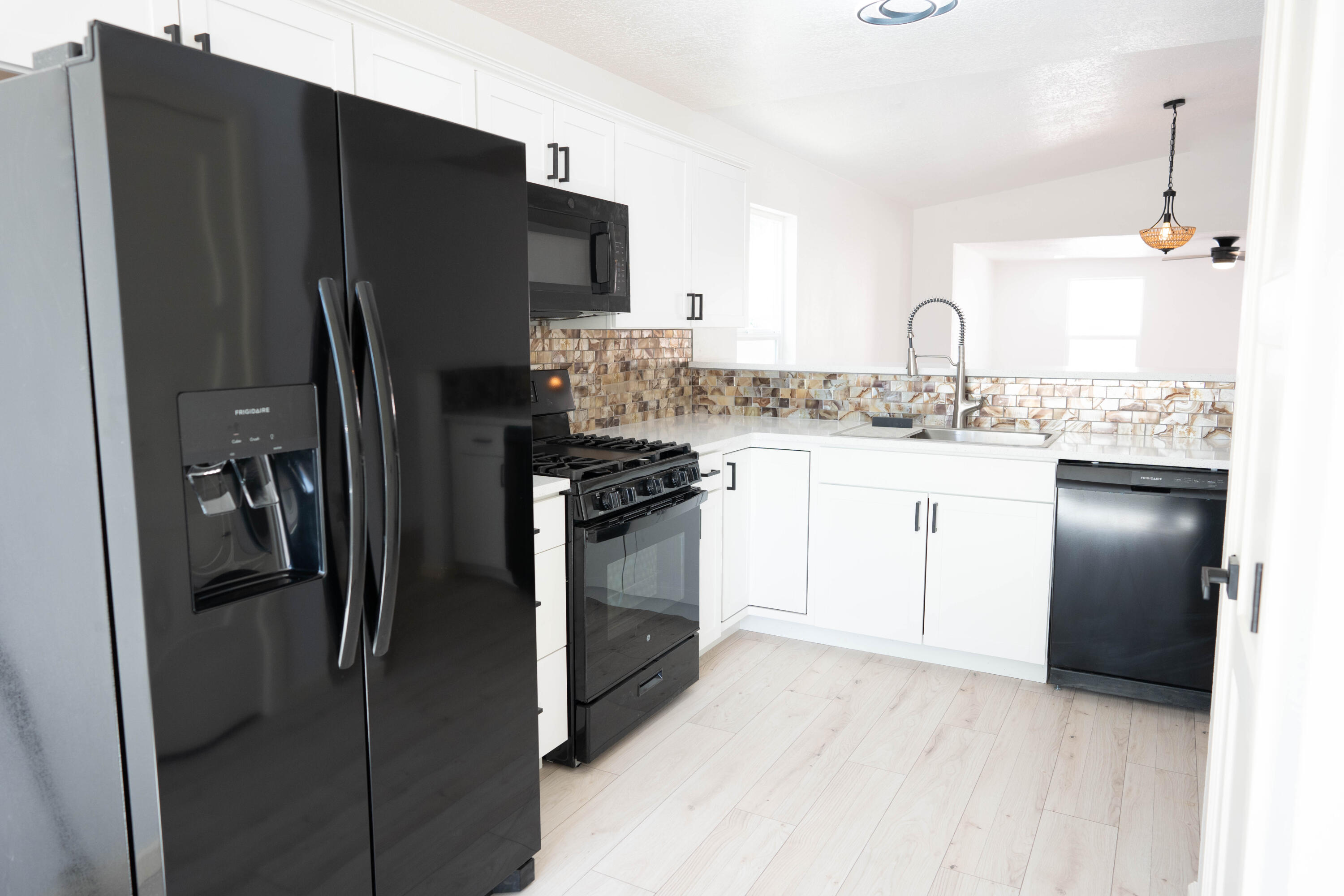 935 Peacock Drive SW