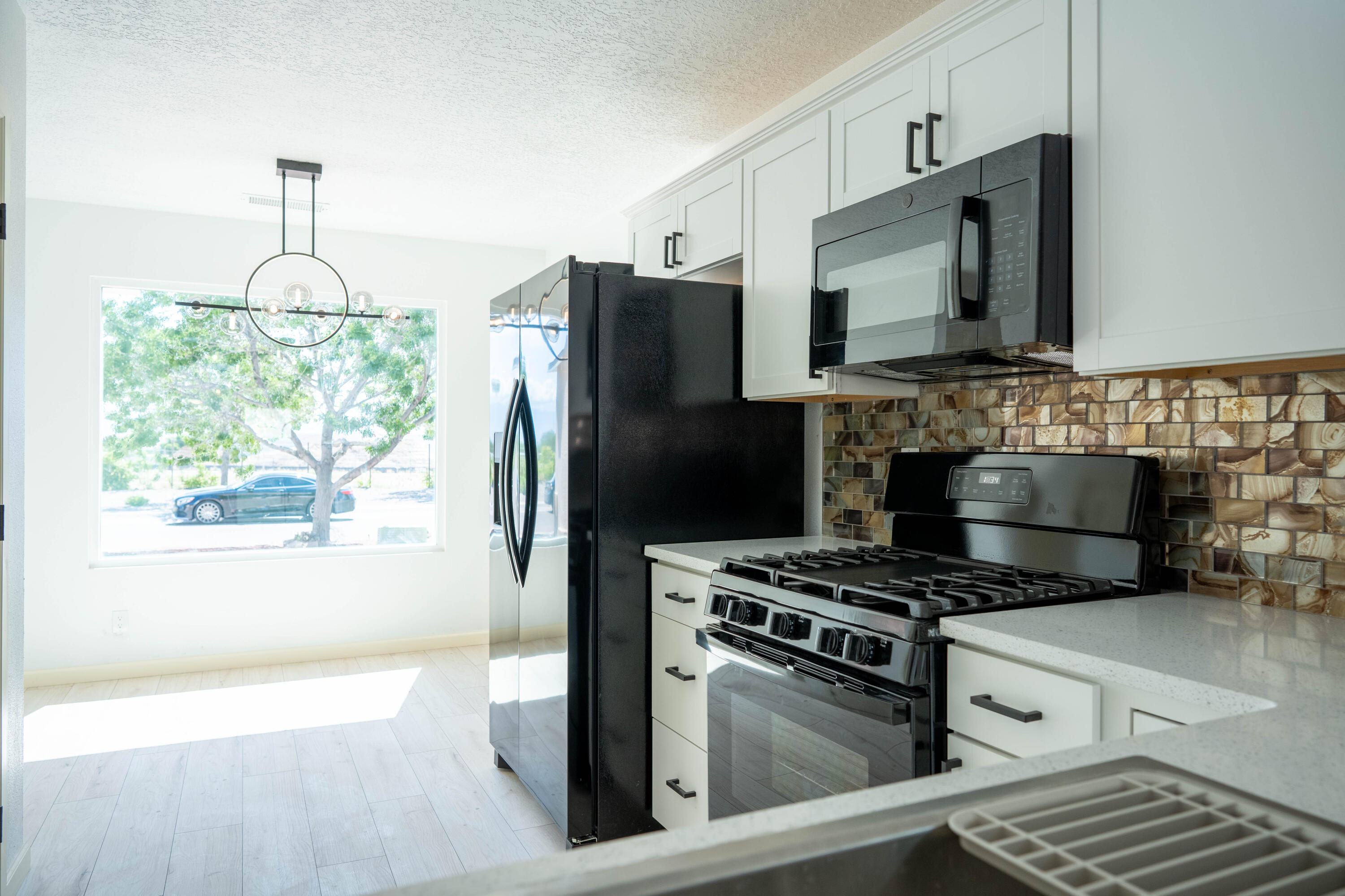 935 Peacock Drive SW