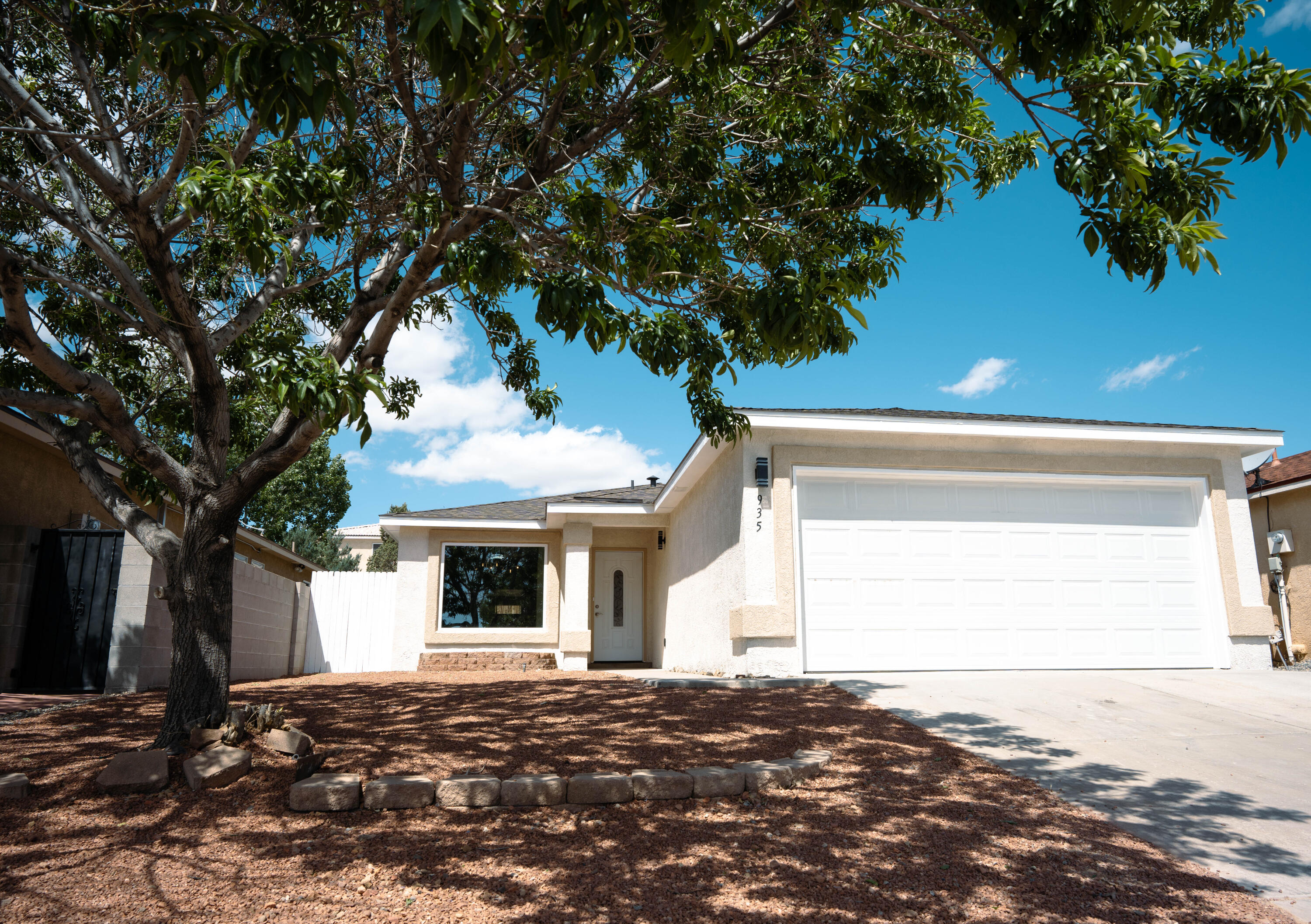 935 Peacock Drive SW