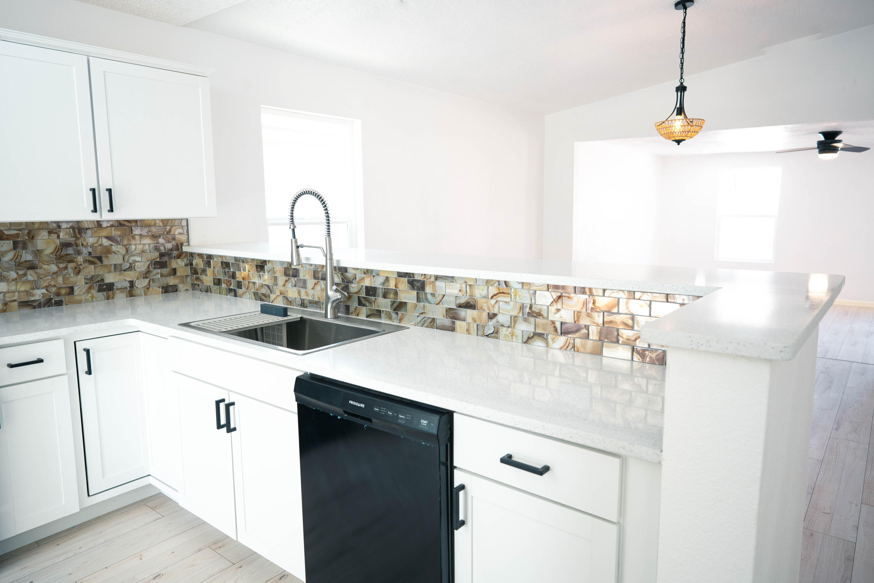 935 Peacock Drive SW