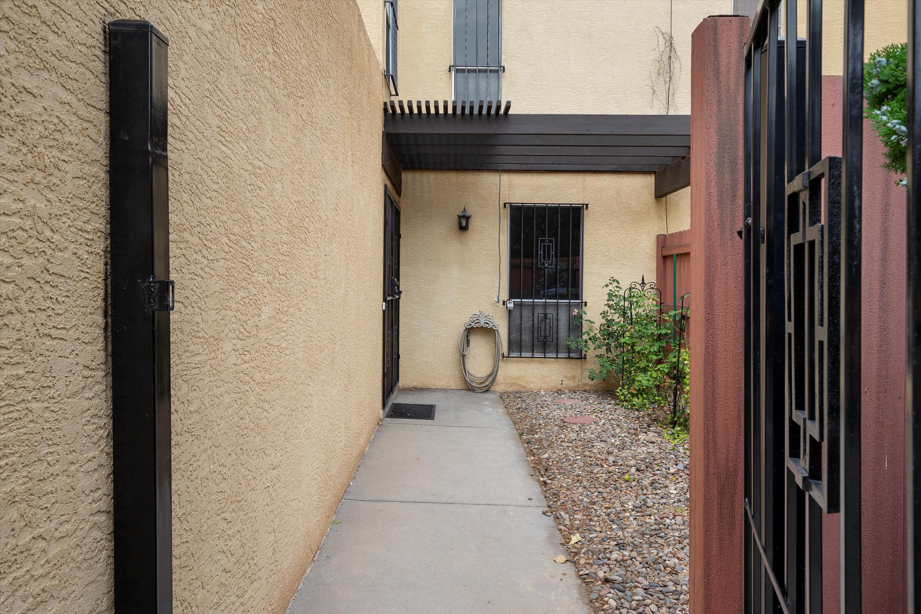 3 Calle De La Noche NE