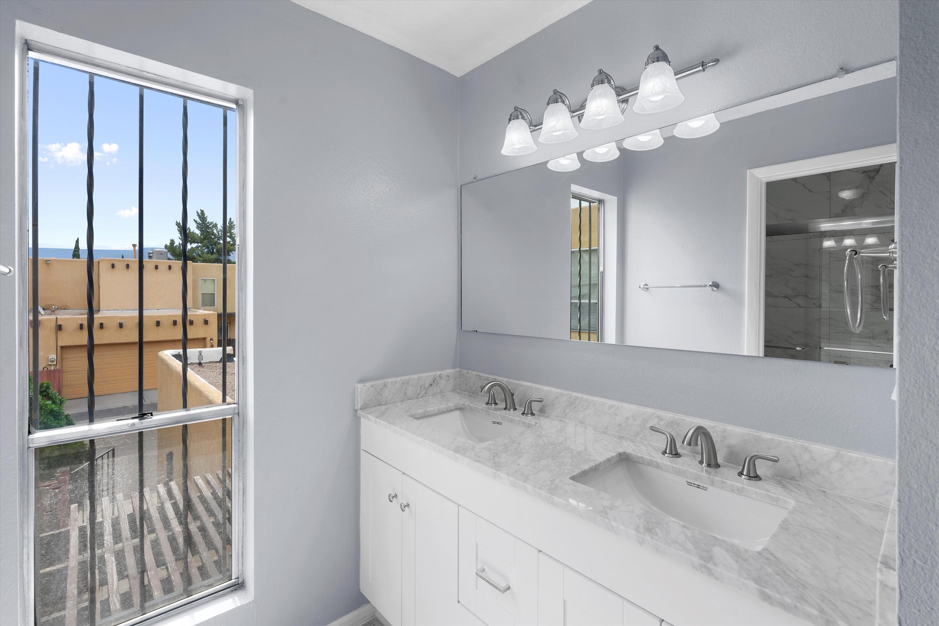 3 Calle De La Noche NE