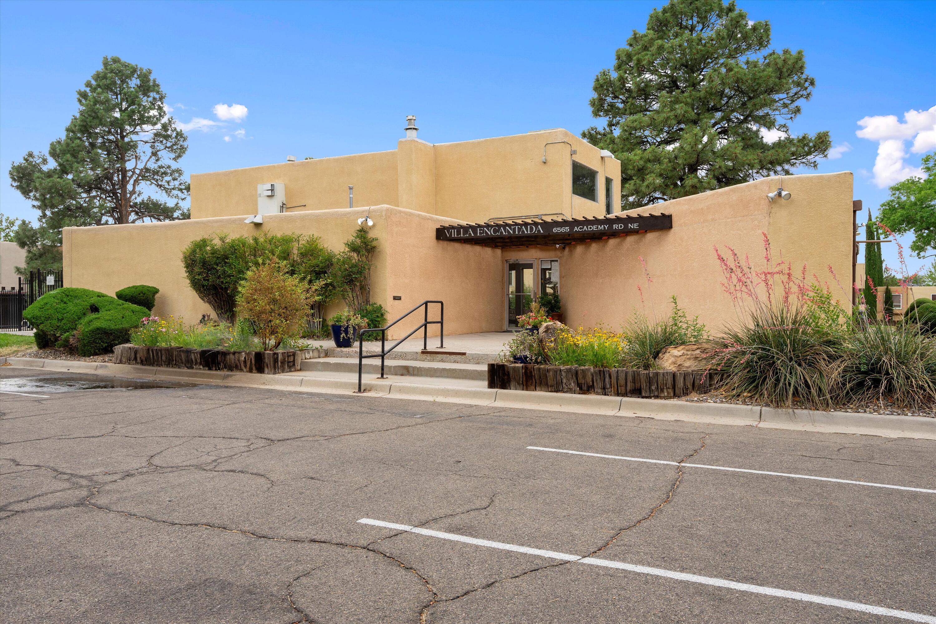 3 Calle De La Noche NE