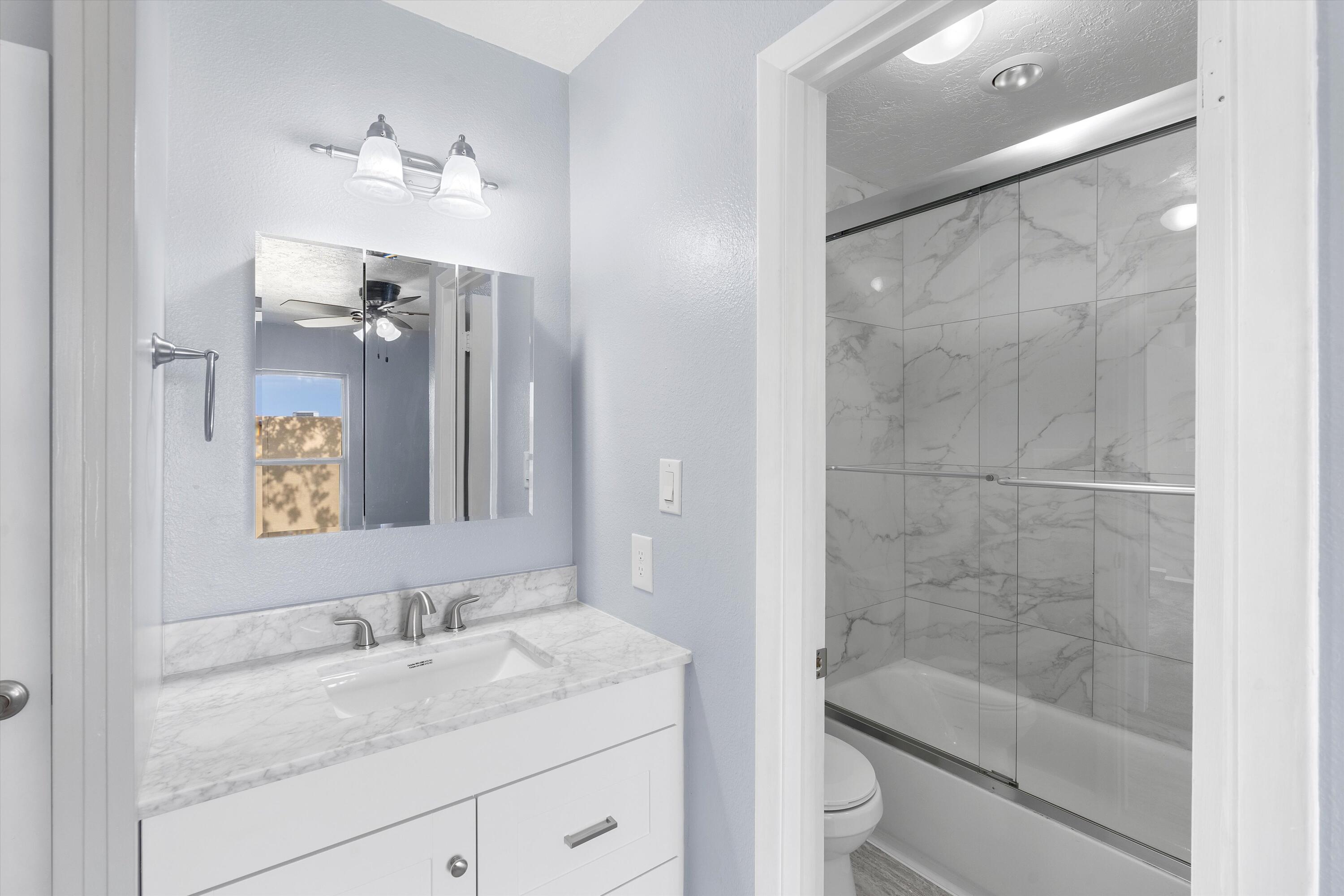 3 Calle De La Noche NE