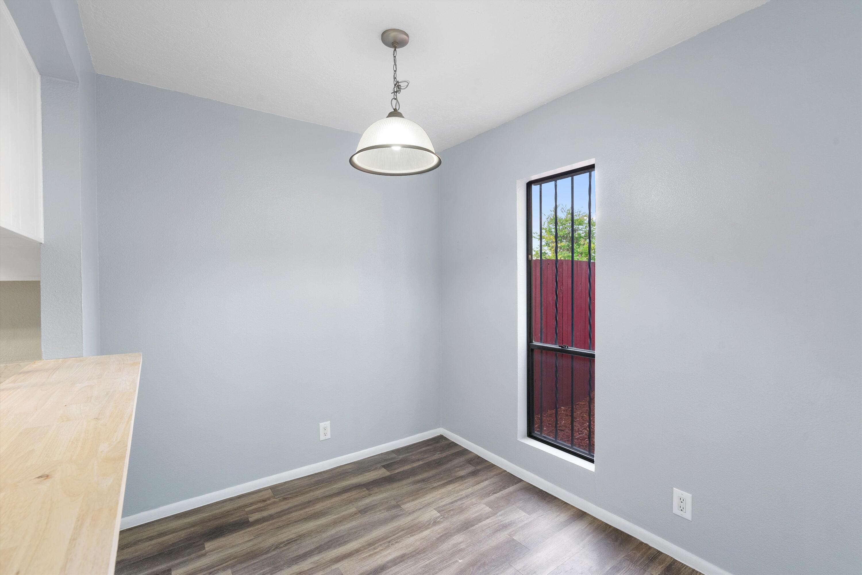 3 Calle De La Noche NE