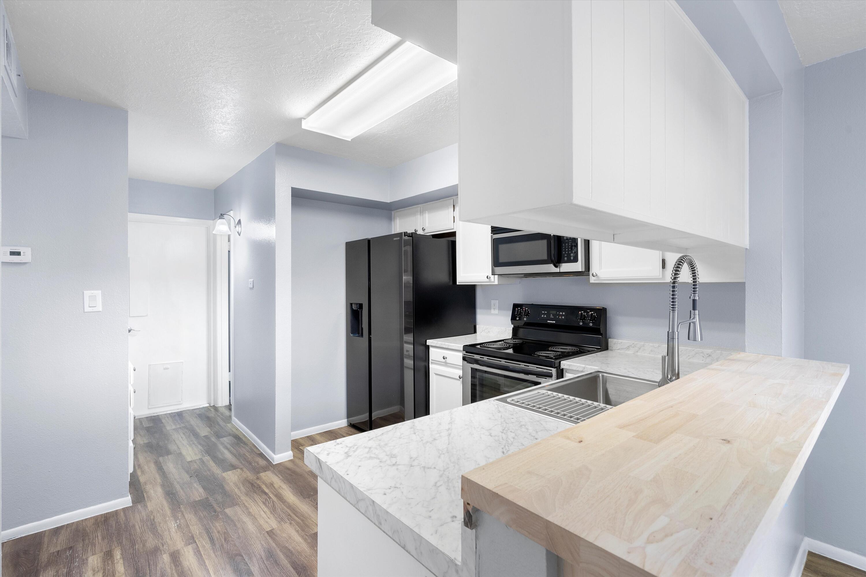 3 Calle De La Noche NE