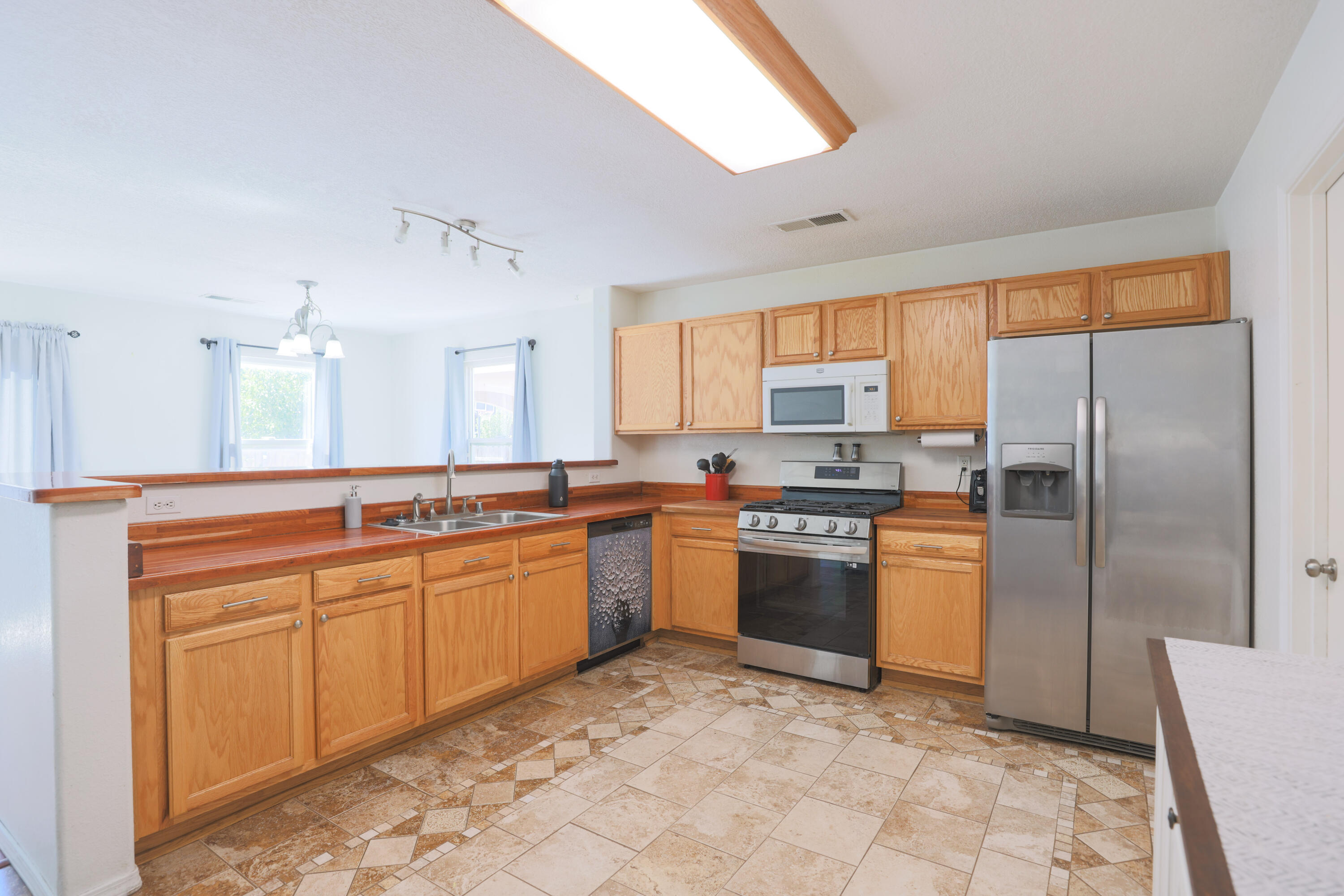 931 HAWK DRIVE Drive SW