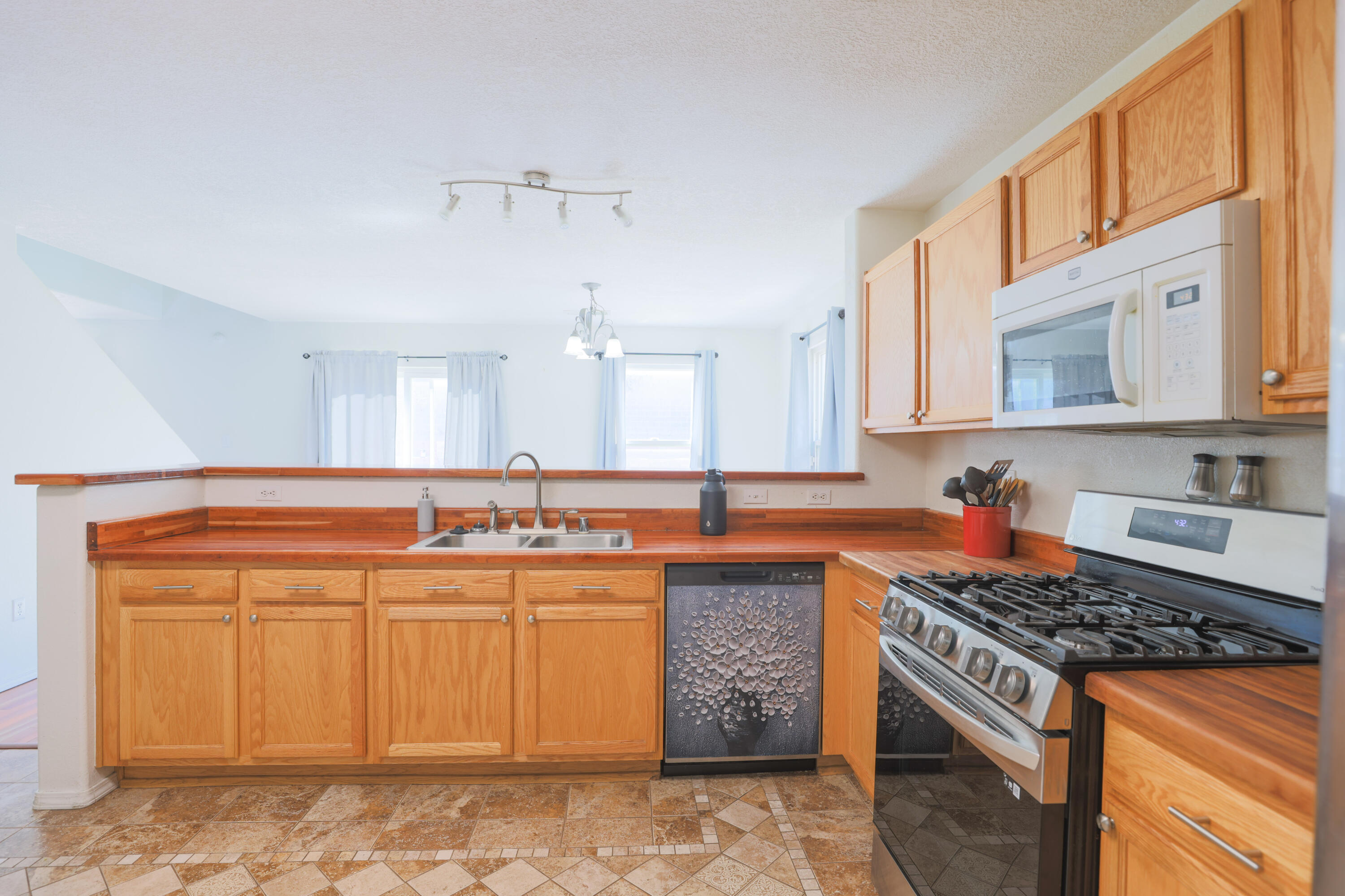 931 HAWK DRIVE Drive SW