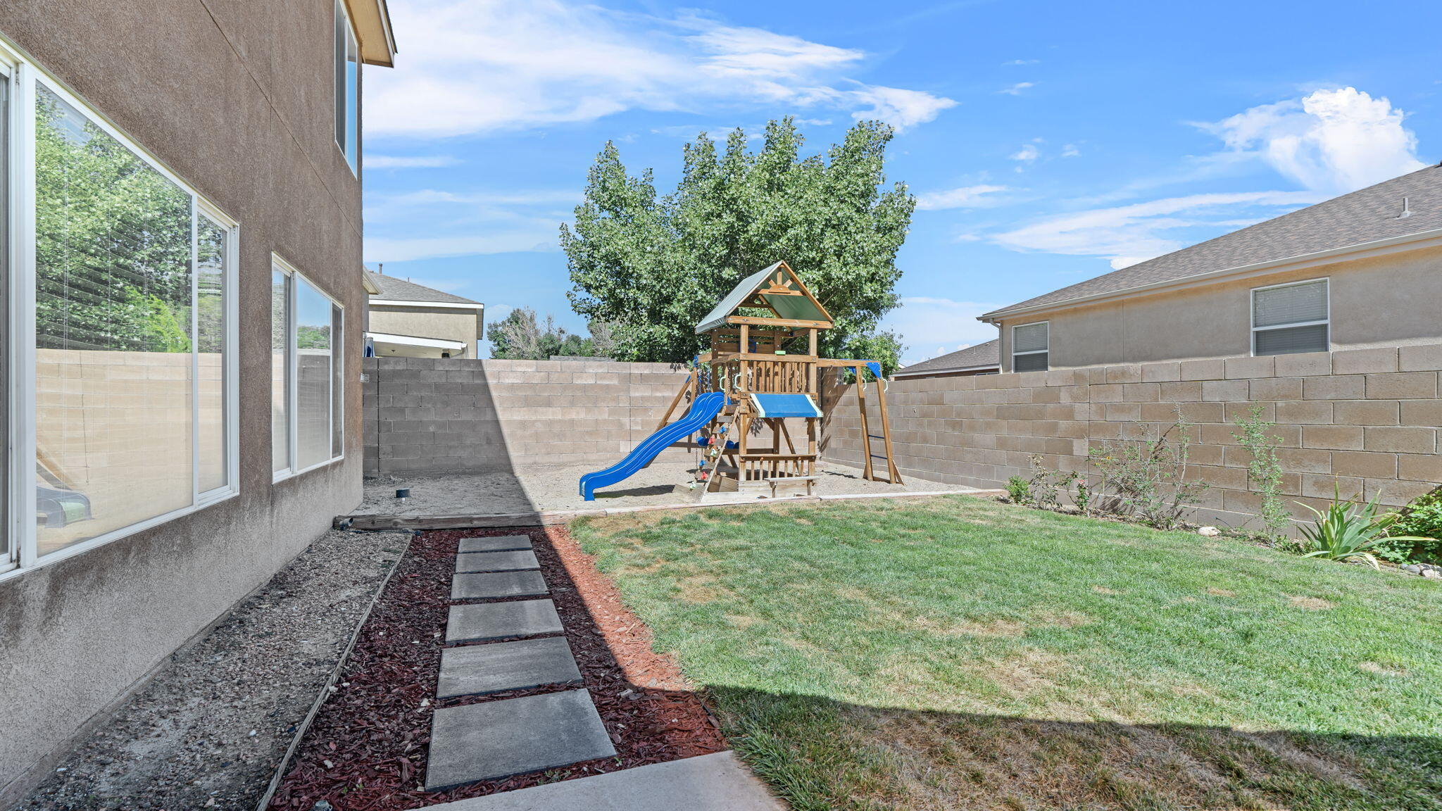 1041 Colibri Avenue NW