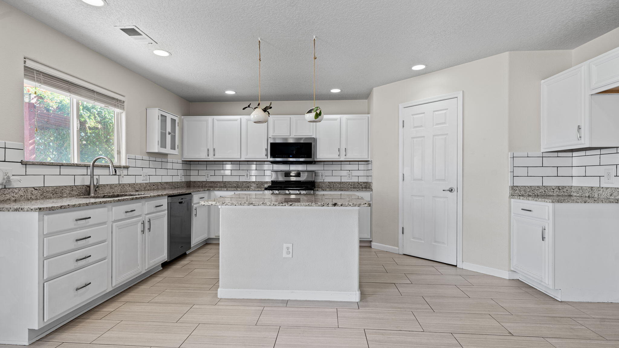 1041 Colibri Avenue NW