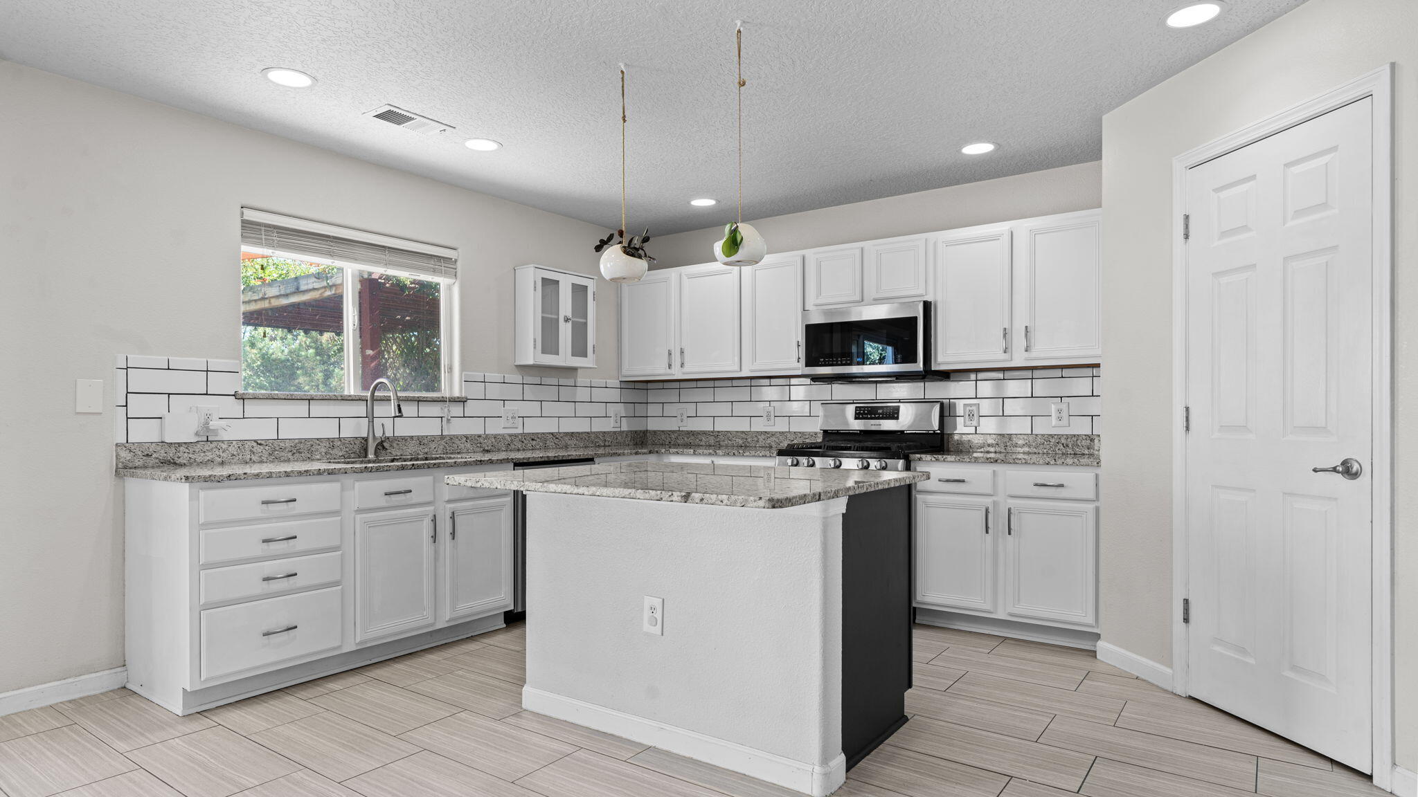 1041 Colibri Avenue NW