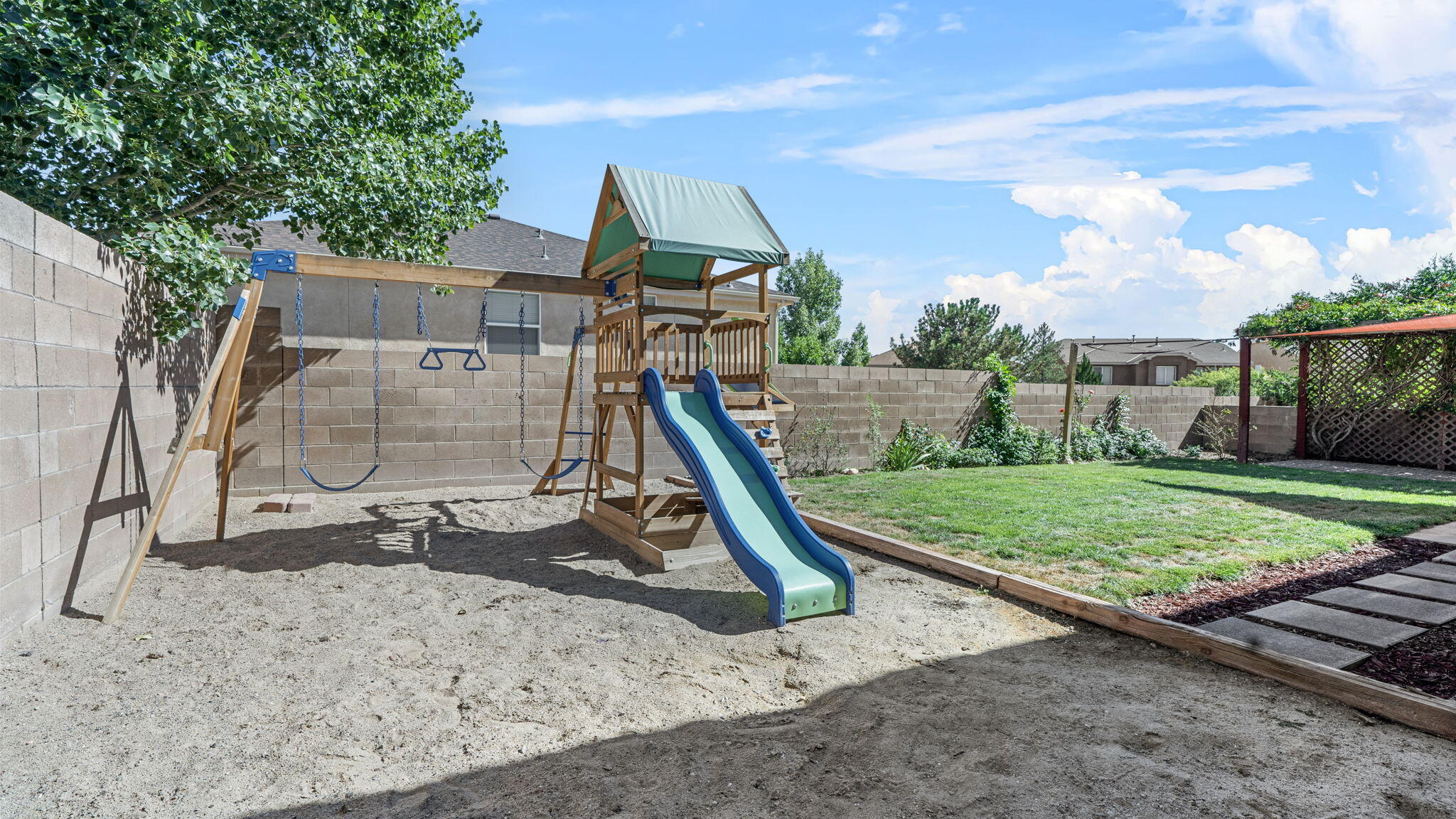 1041 Colibri Avenue NW