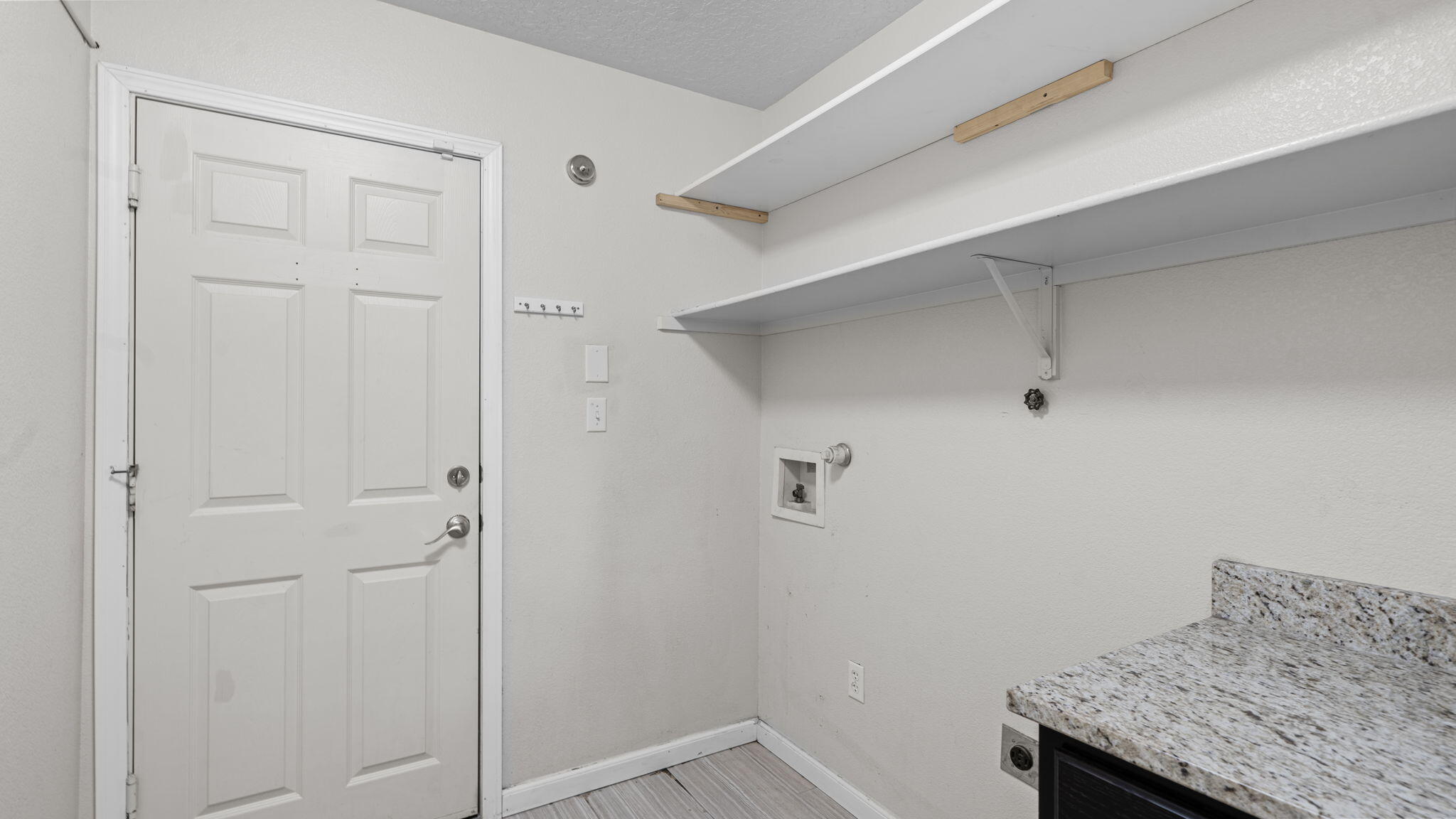 1041 Colibri Avenue NW