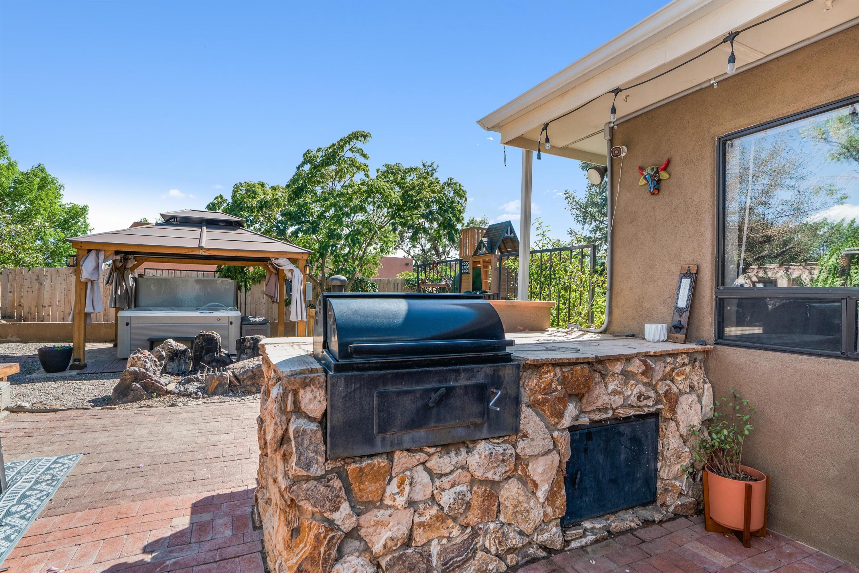 300 MONTANA WELLS Road NE