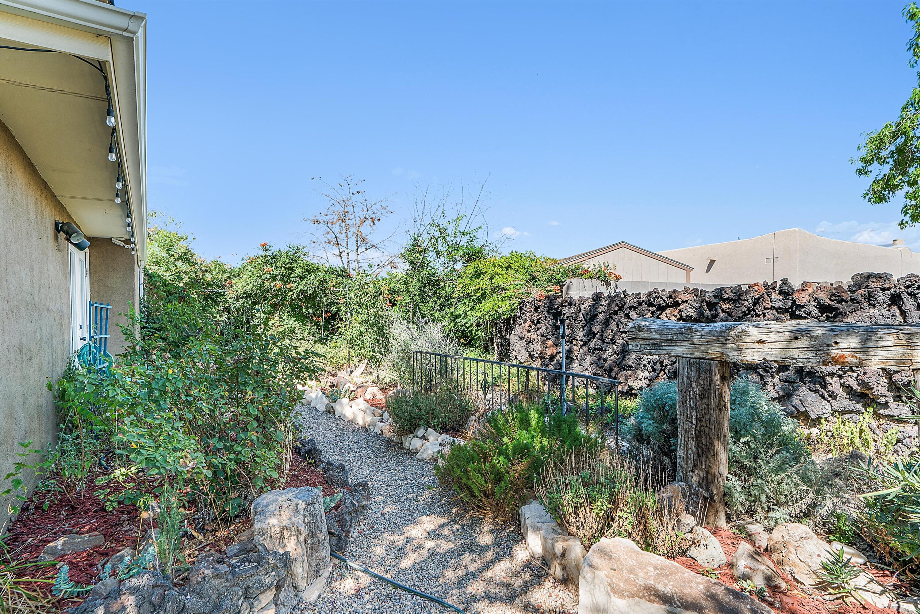 300 MONTANA WELLS Road NE