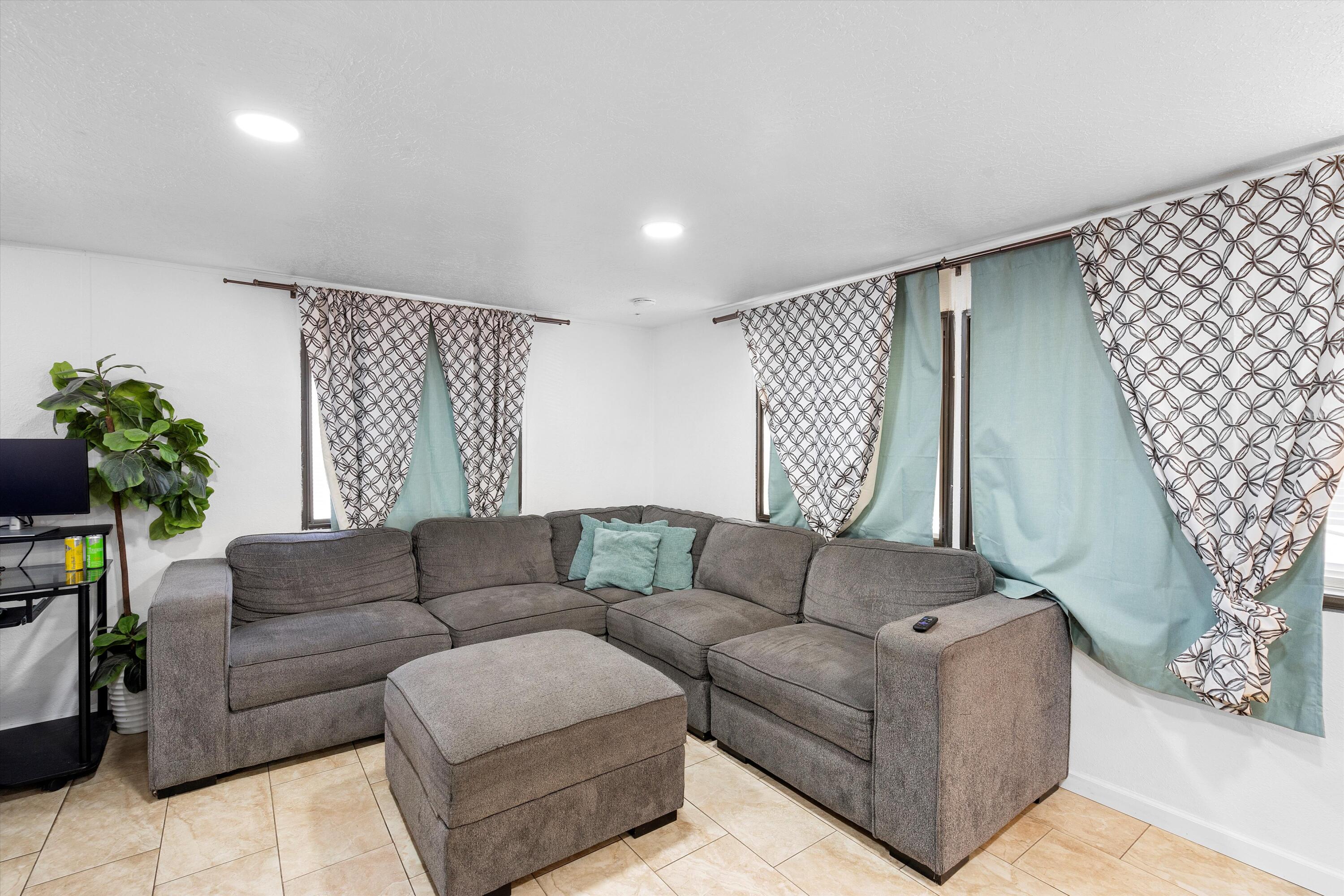 6608 Pino Avenue Avenue NE