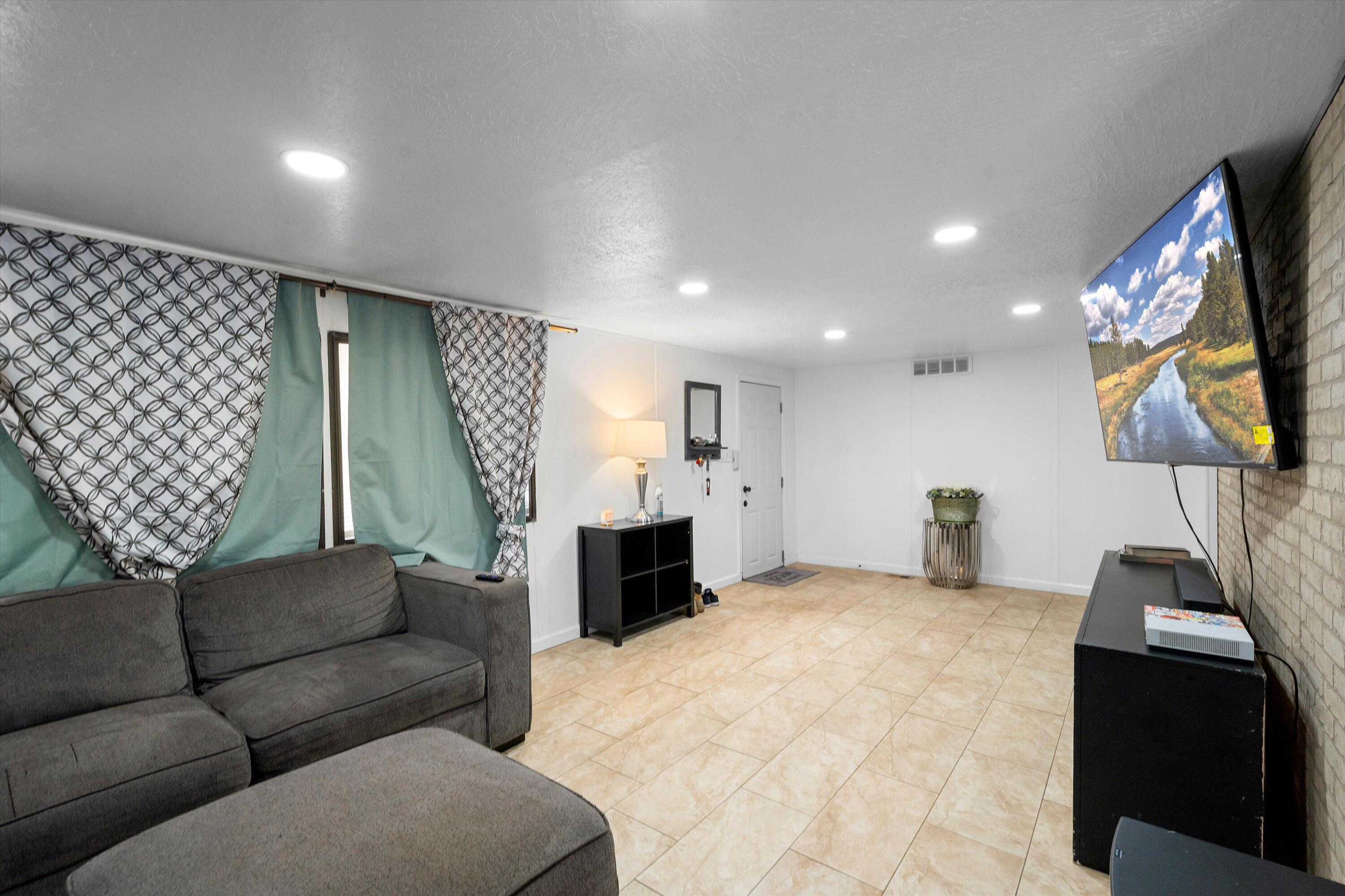 6608 Pino Avenue Avenue NE