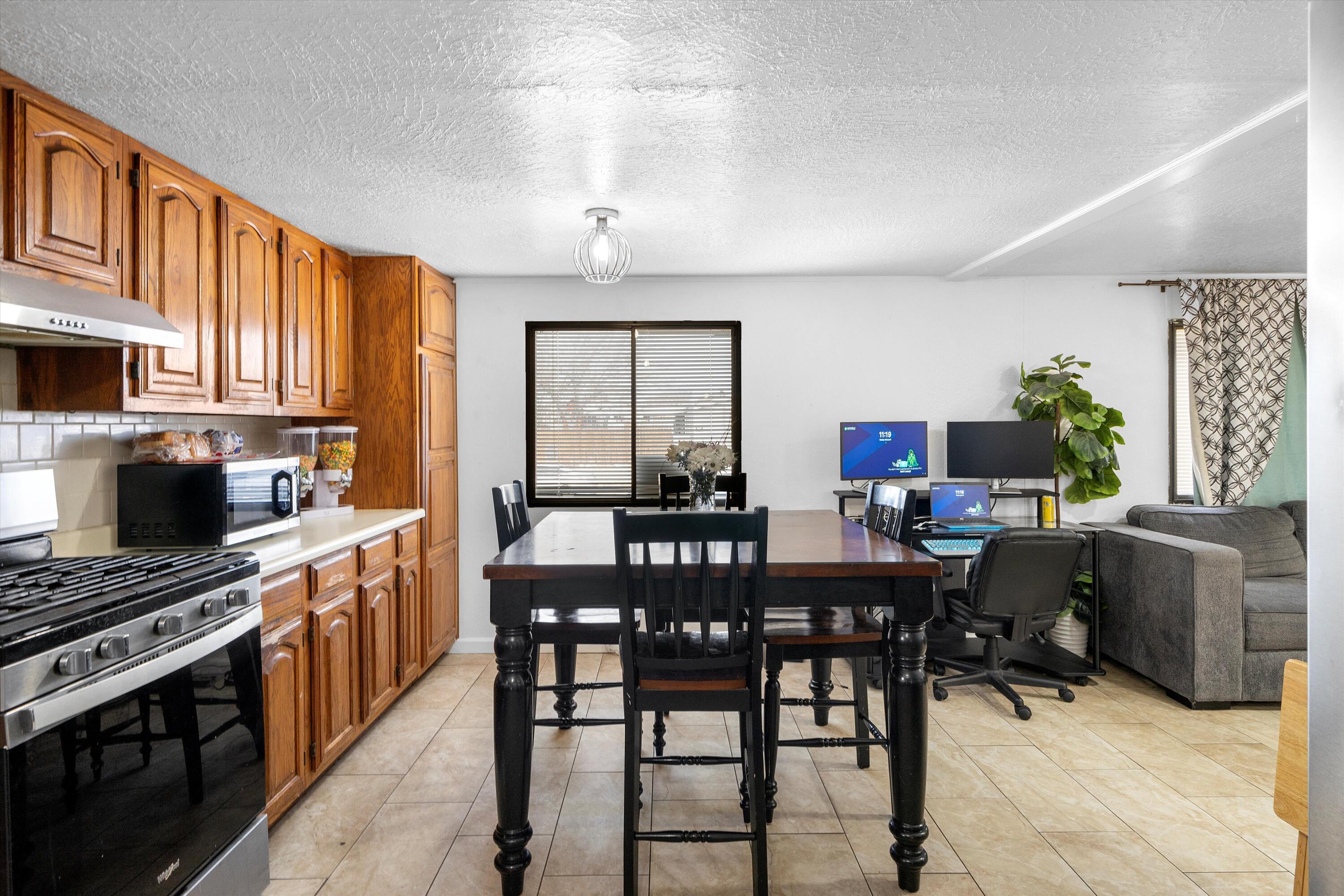 6608 Pino Avenue Avenue NE