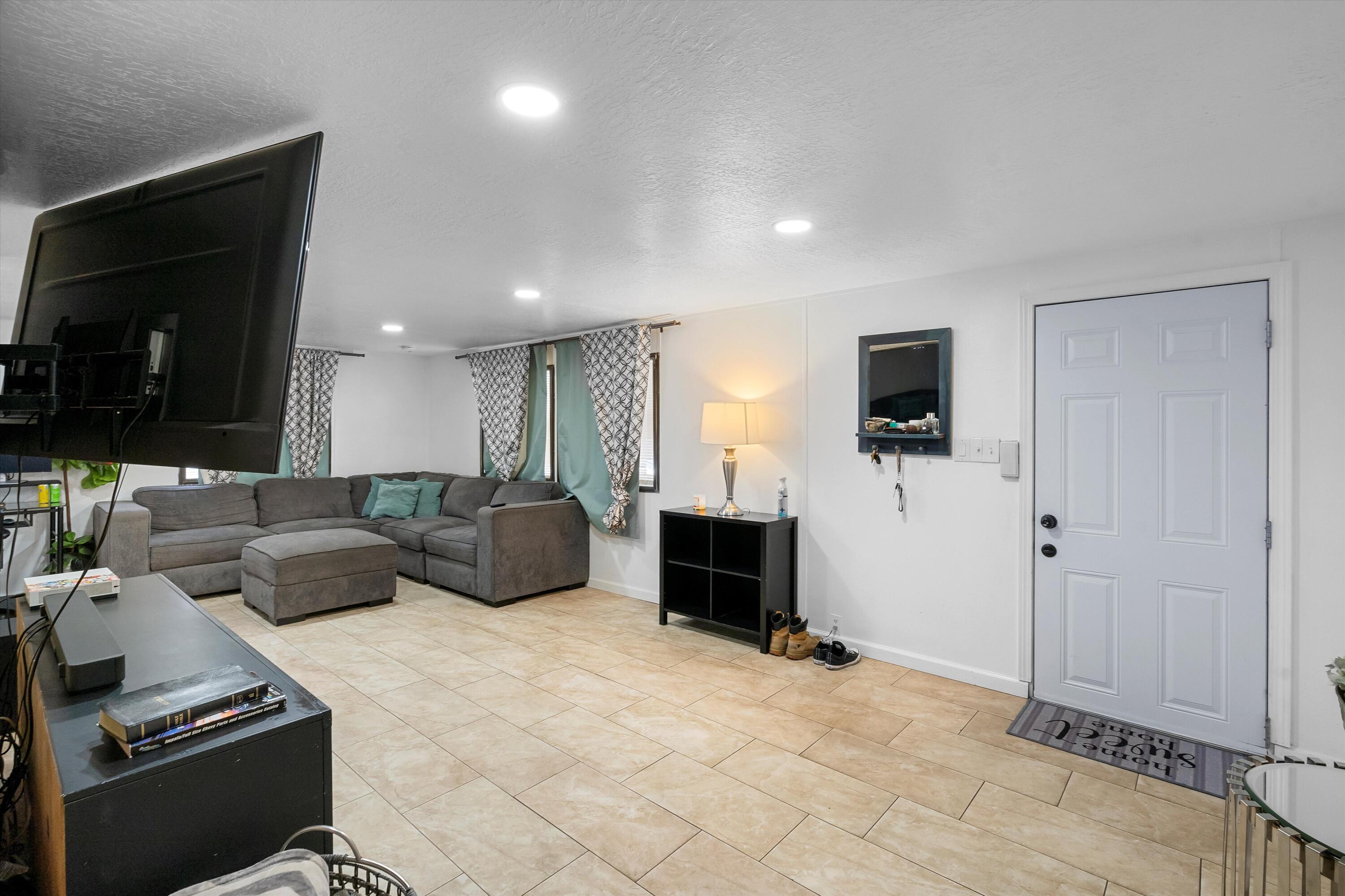 6608 Pino Avenue Avenue NE