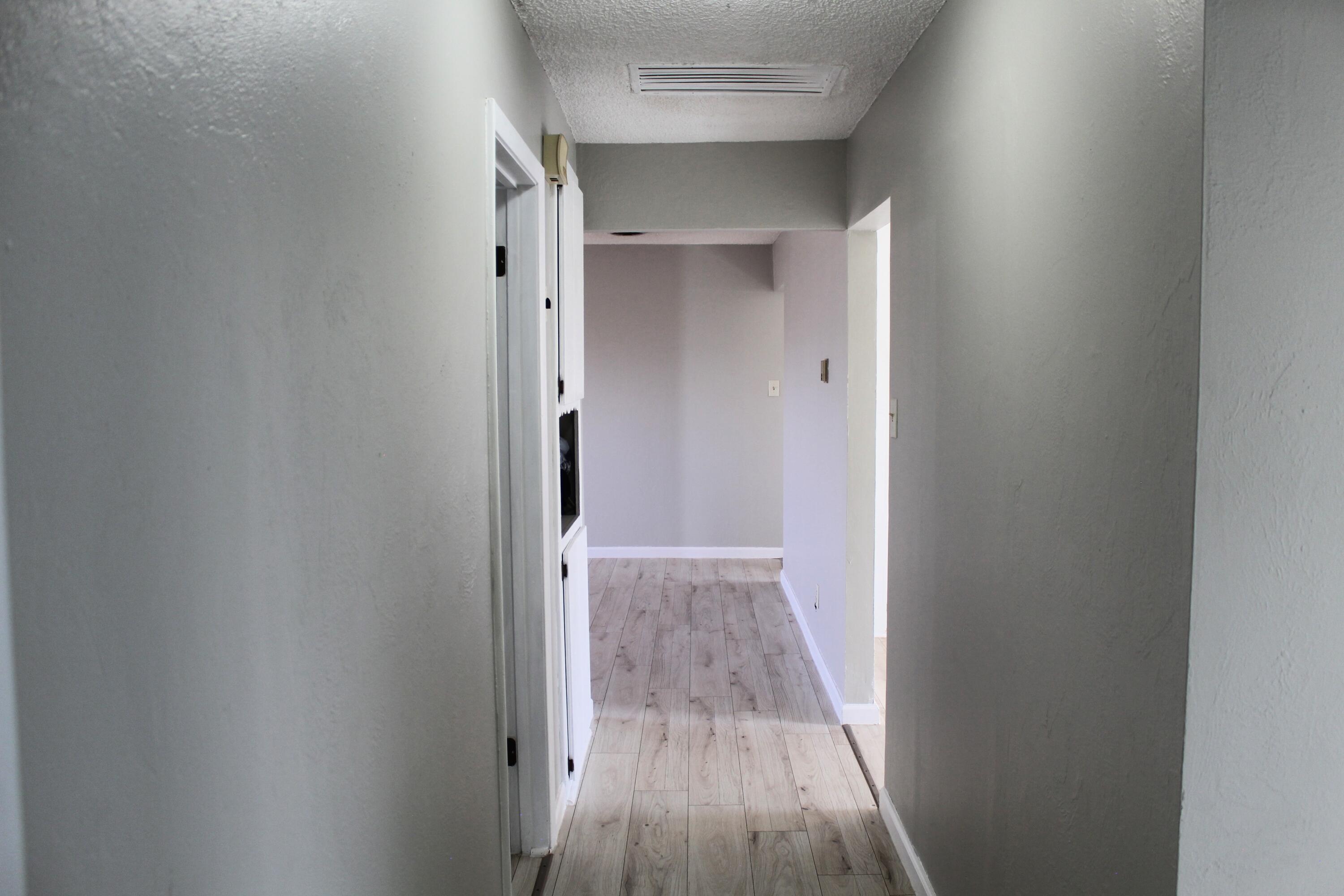 429 W MANANA Boulevard