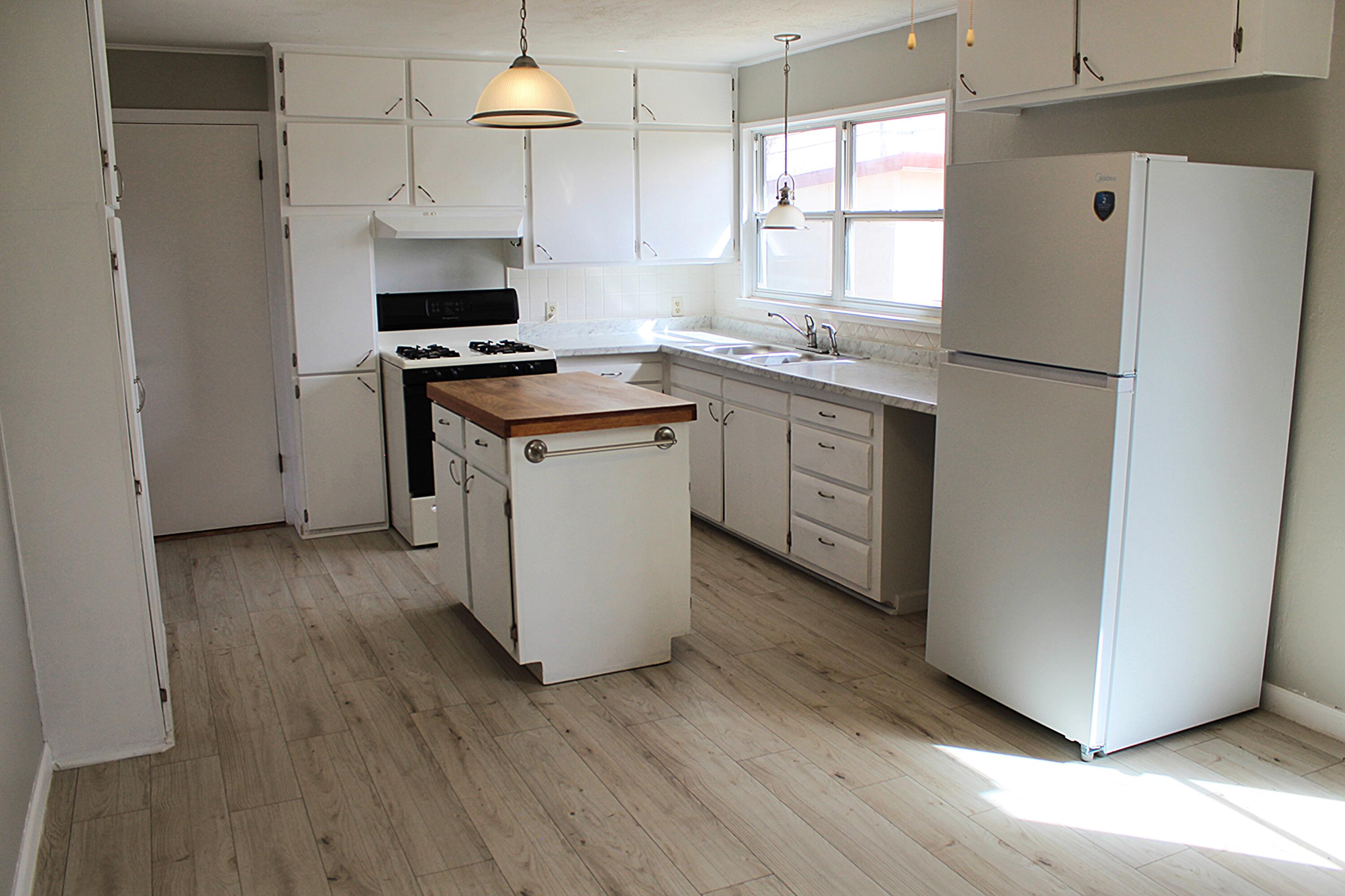 429 W MANANA Boulevard