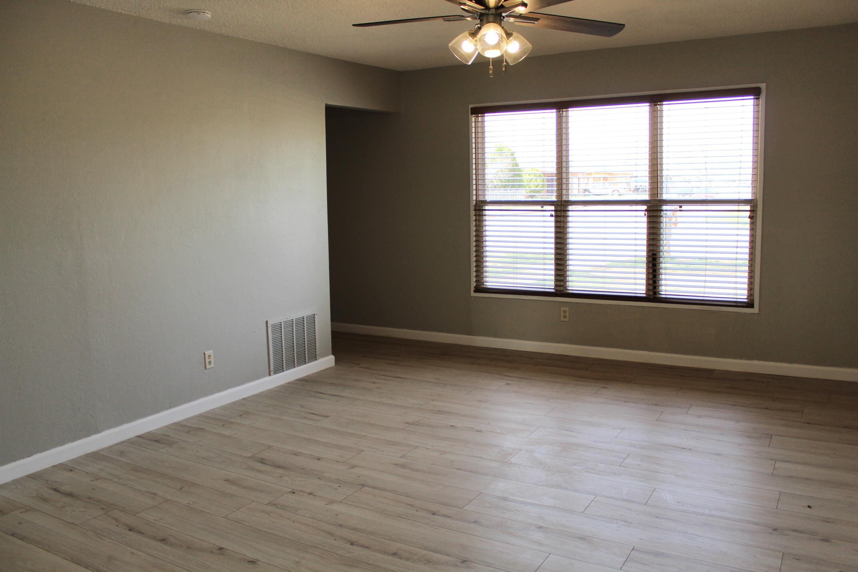 429 W MANANA Boulevard