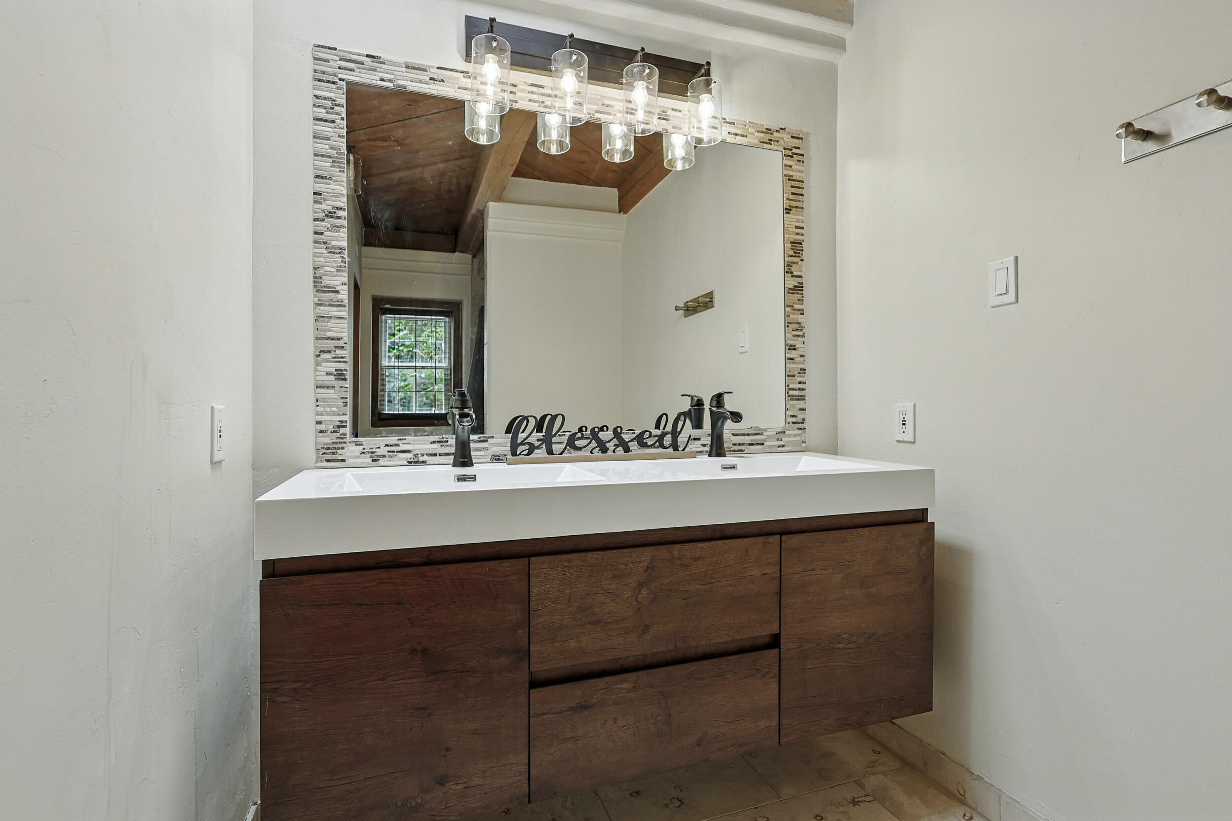 135 B SICHLER Road SW