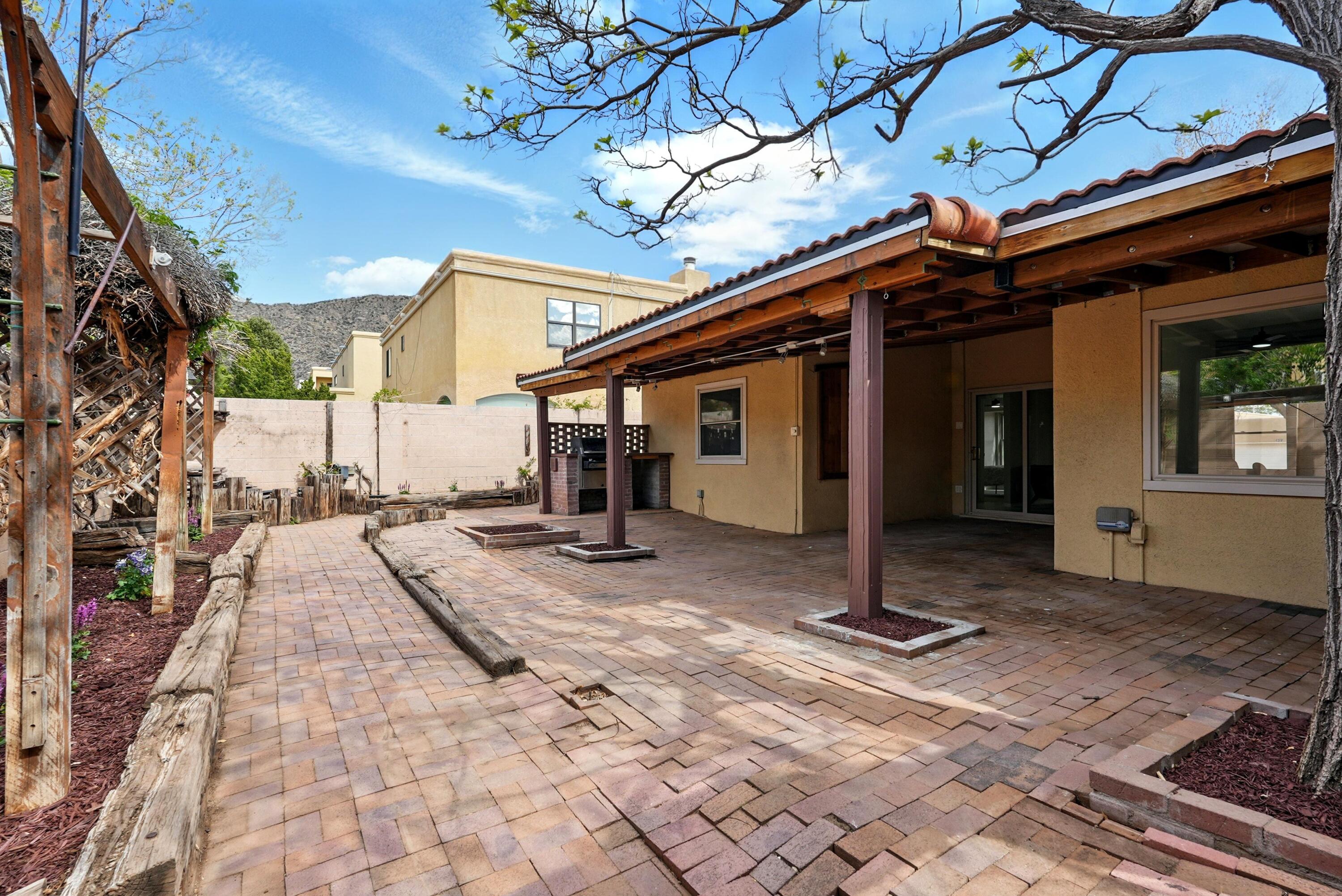 60 PHEASANT HILL Drive NE