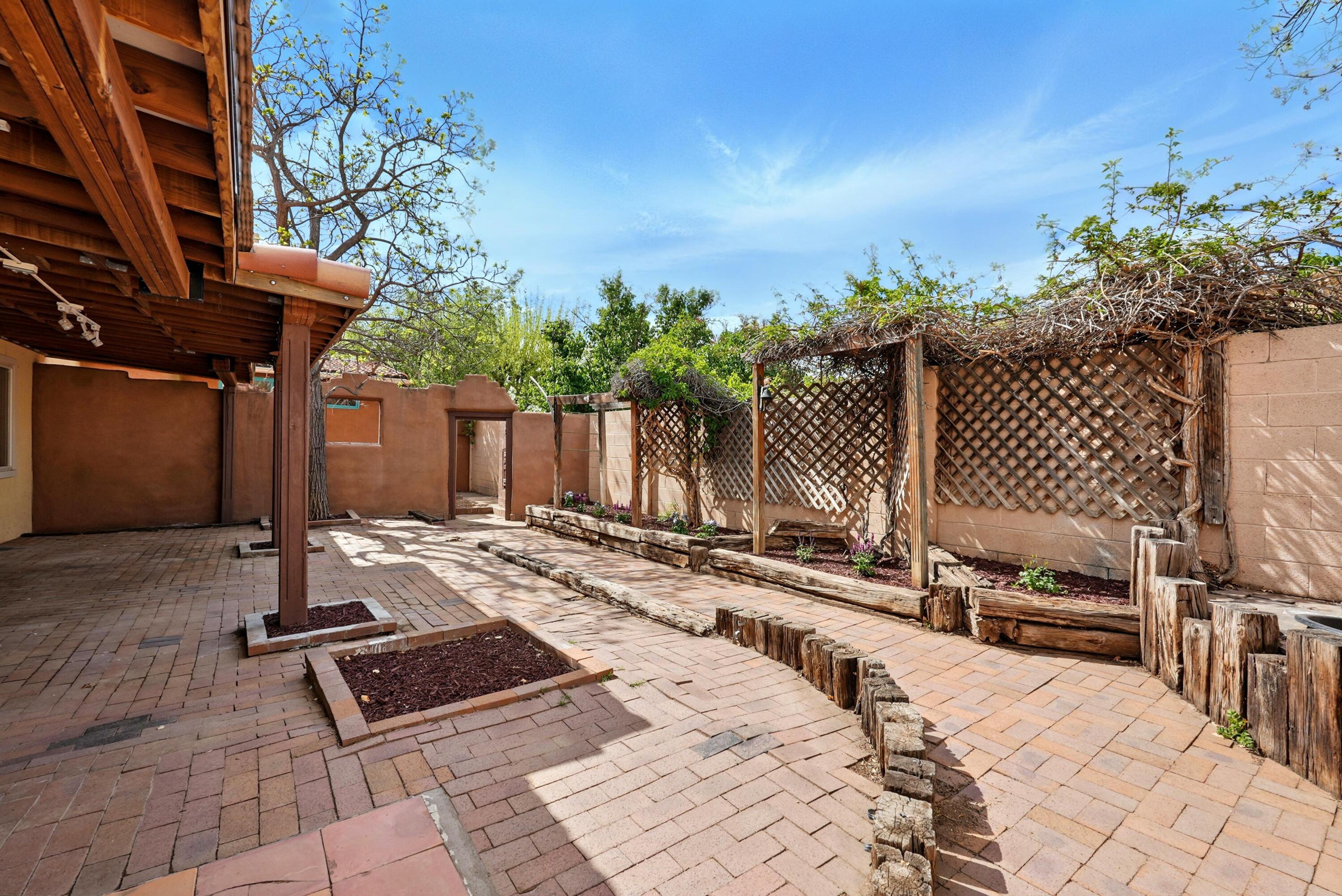 60 PHEASANT HILL Drive NE