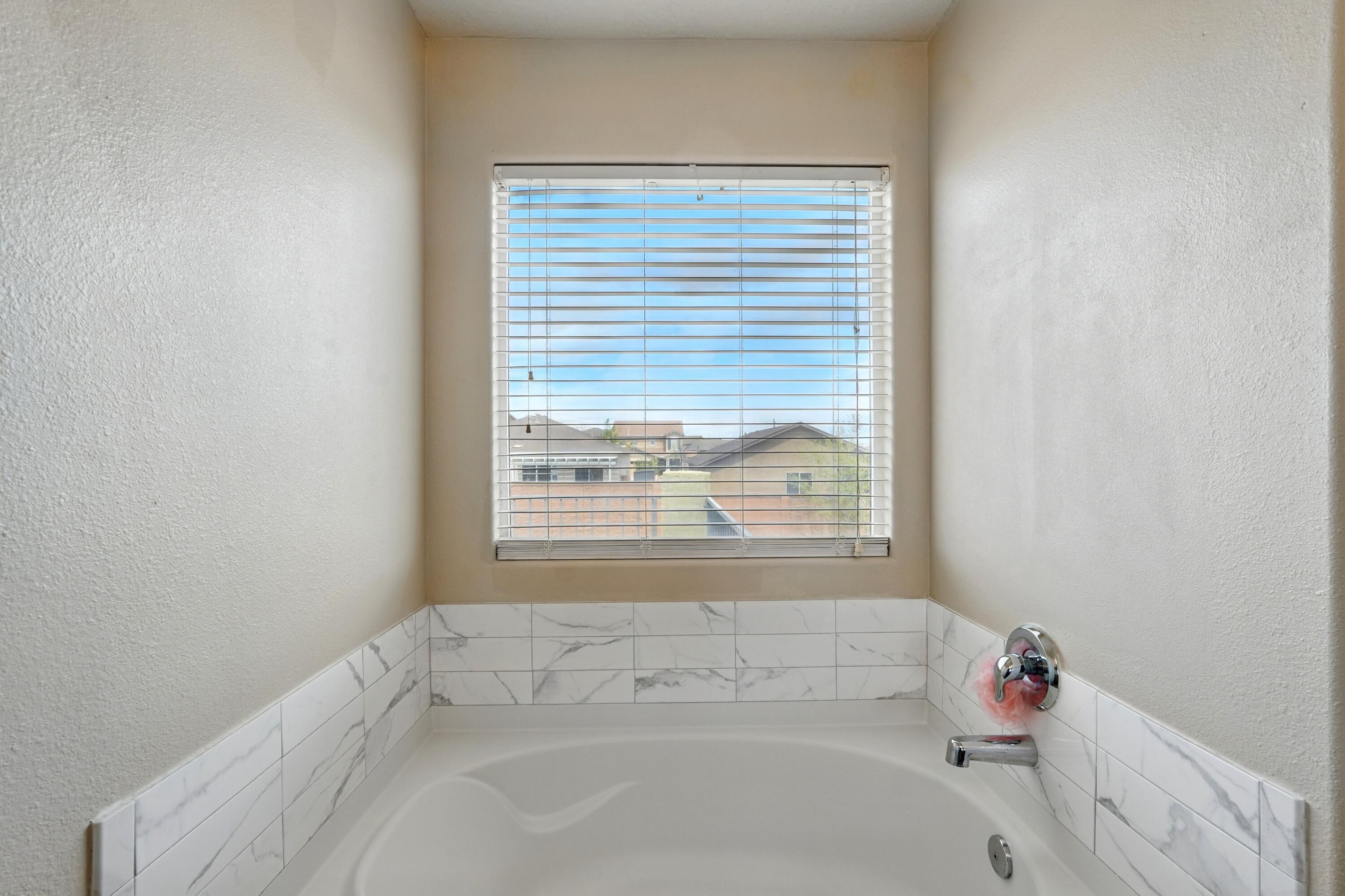 3615 BUCKSKIN Loop NE