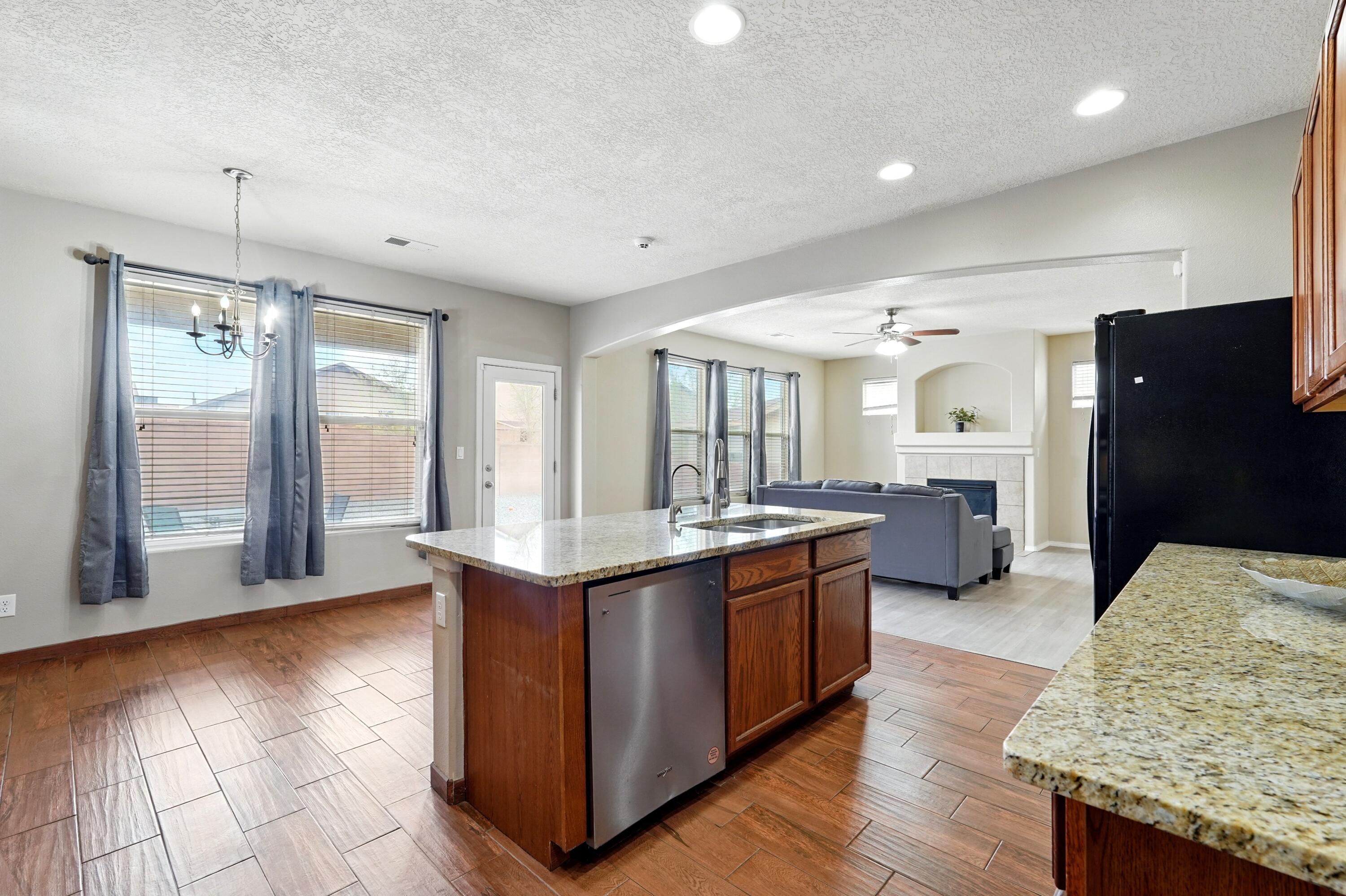 3615 BUCKSKIN Loop NE