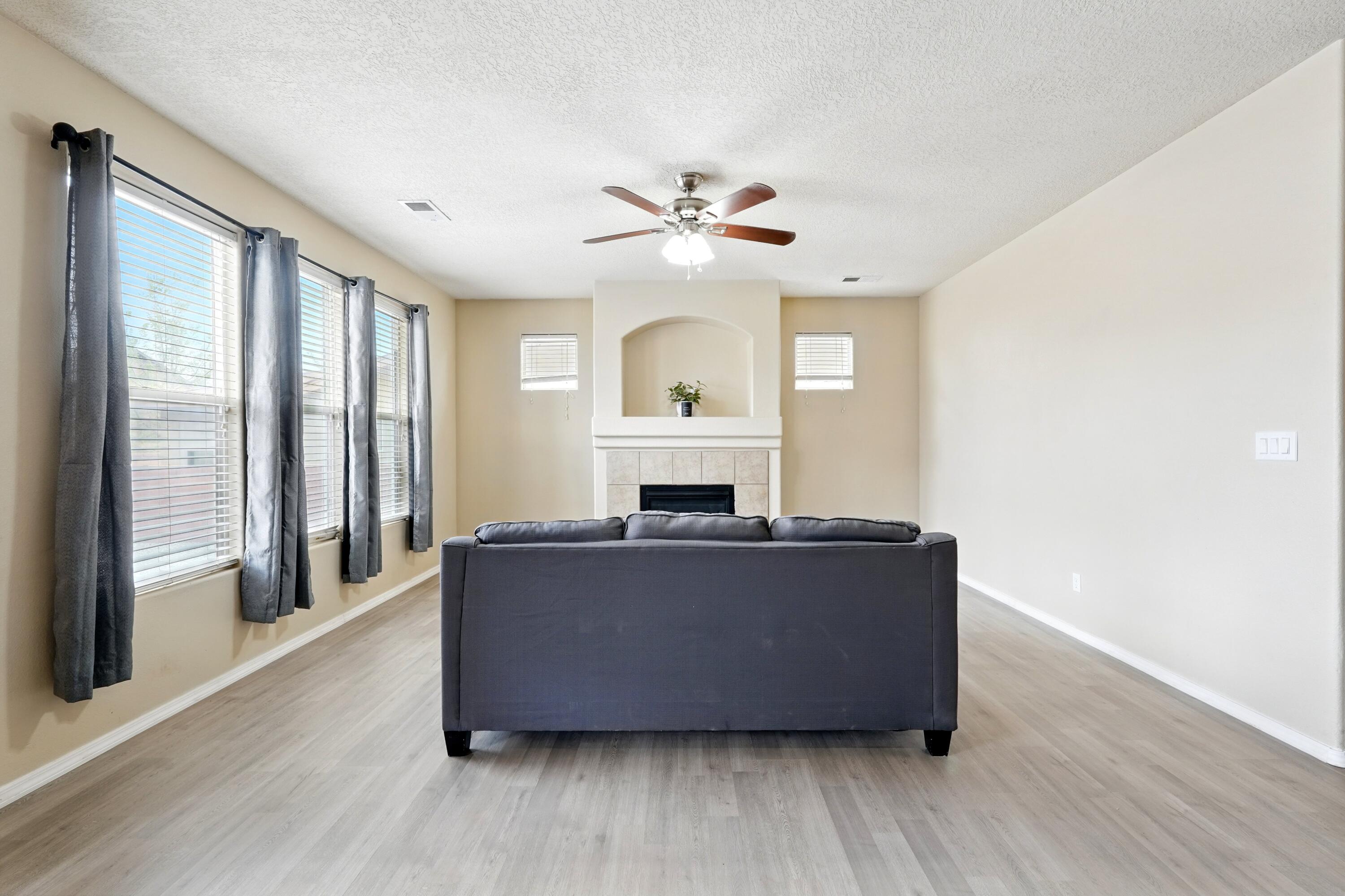 3615 BUCKSKIN Loop NE